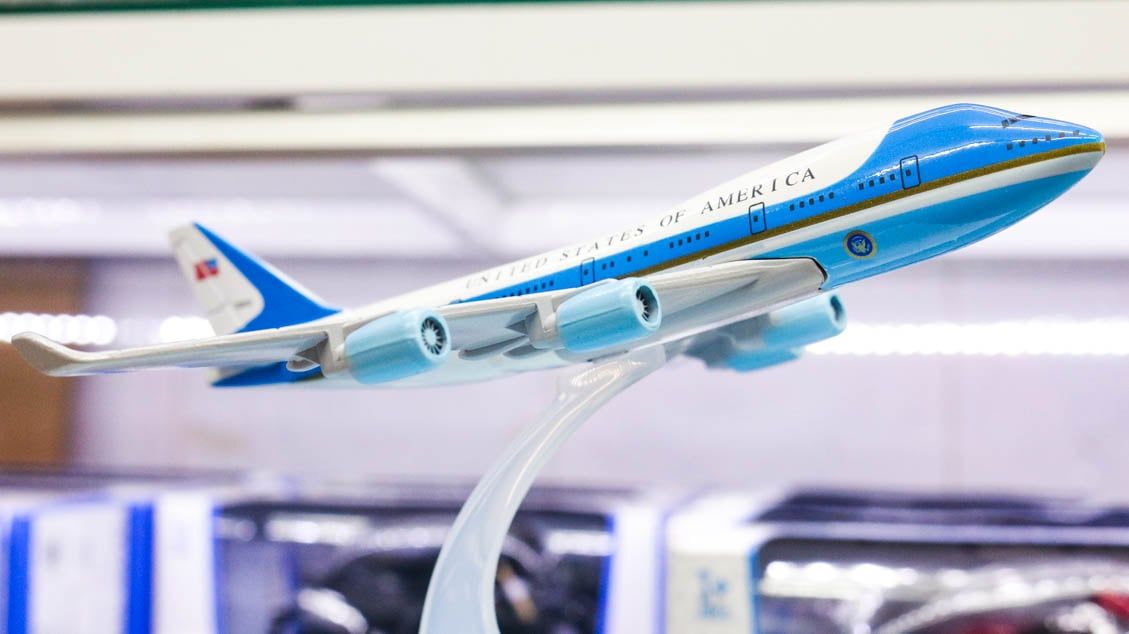 Mô hình máy bay Chuyên cơ tổng thống Mỹ Boeing B747 Air Force One 16cm MB16015