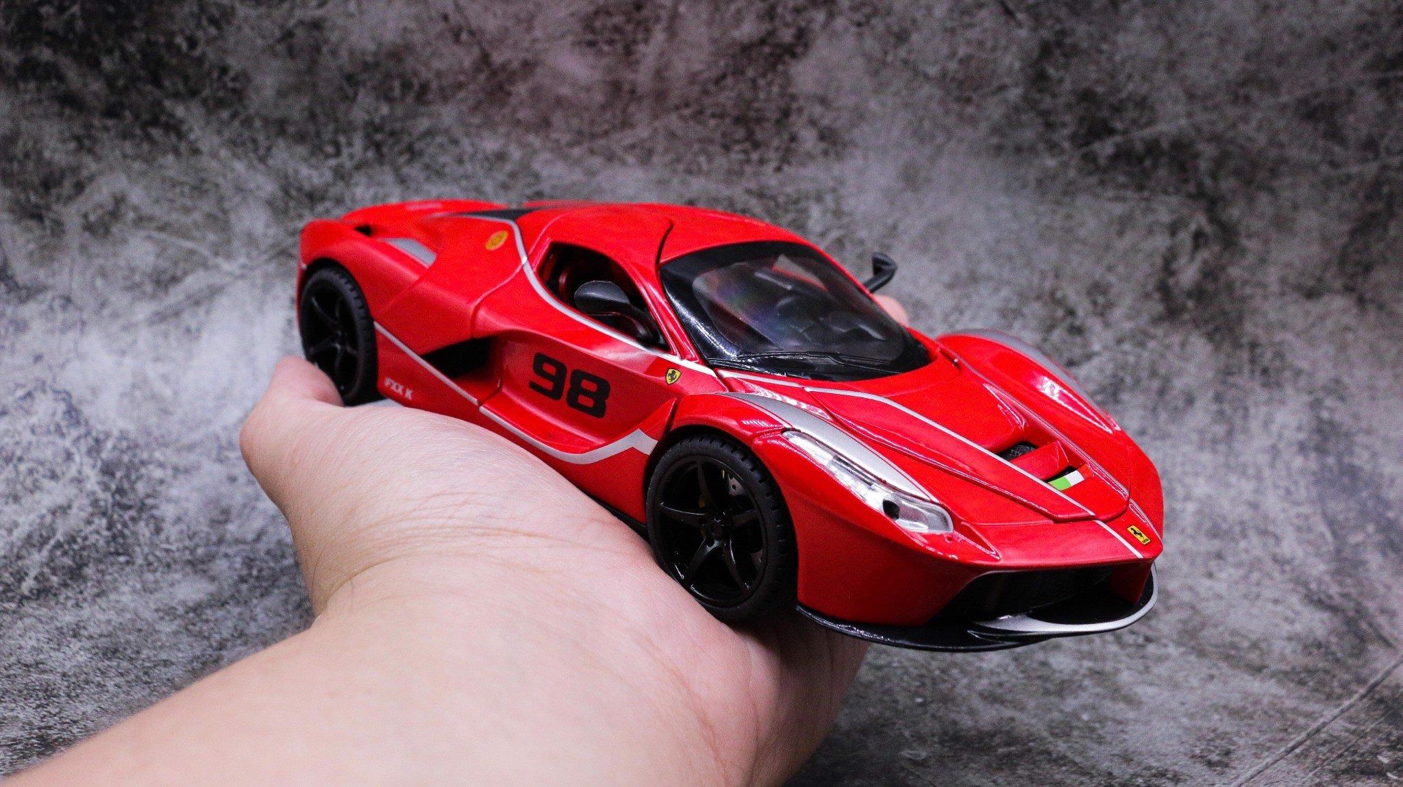 Mô hình xe Ferrari FXX K Evo tỉ lệ 1:24 Jiaye Model OT049