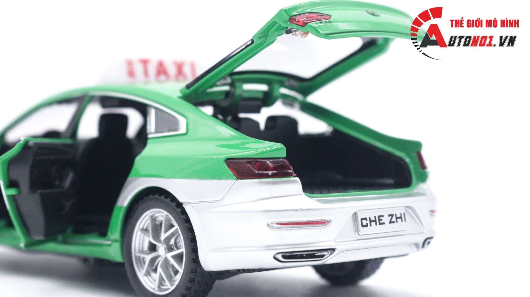 Mô hình xe ô tô Volkwagen CC sedan taxi tỉ lệ 1:32 Alloy model OT167