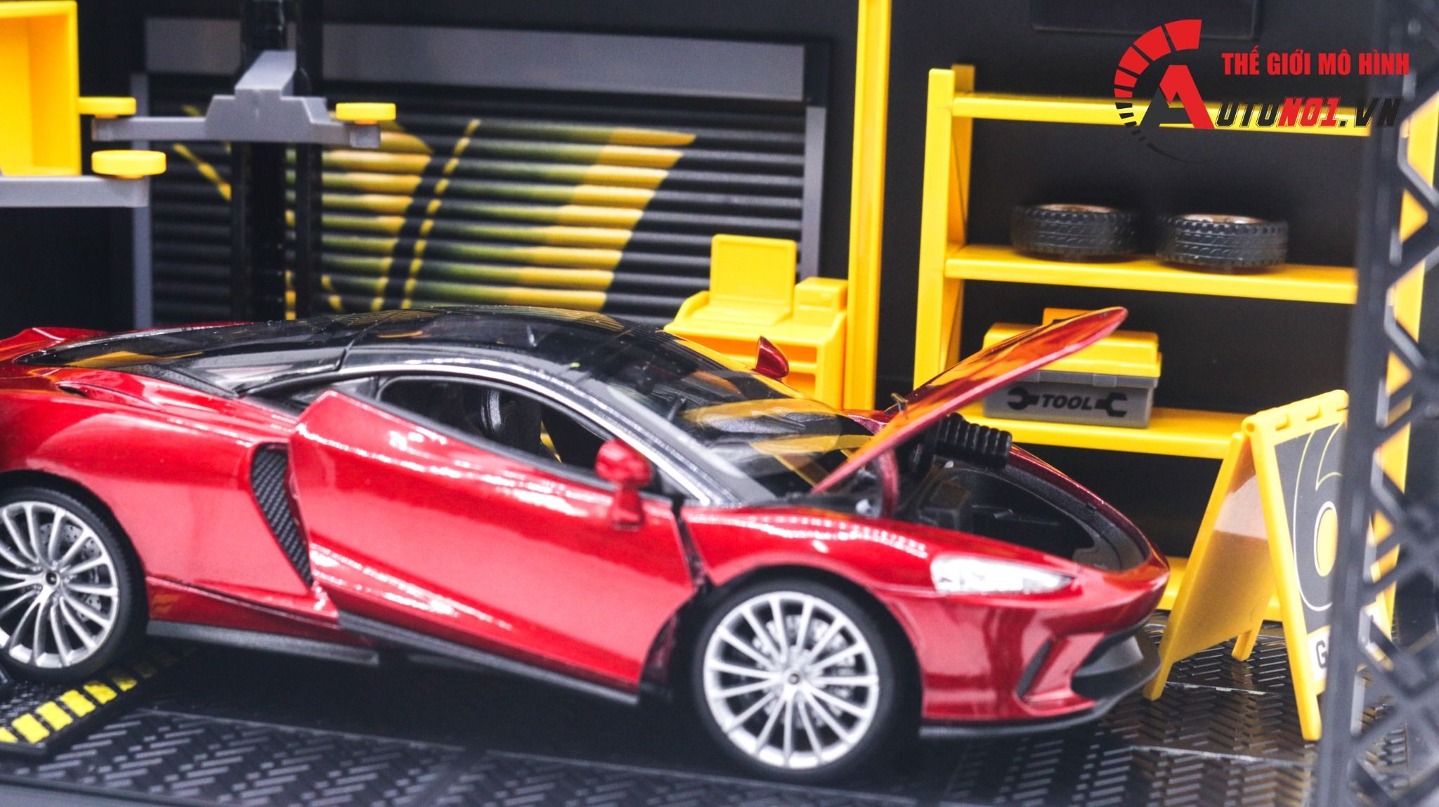 Hộp mica trưng bày diorama có phụ kiện gara, đèn led và cầu nâng xe cho ô tô 1:24 mô tô 1:12 kích thước 27x17.3x14.5cm DIY PK412