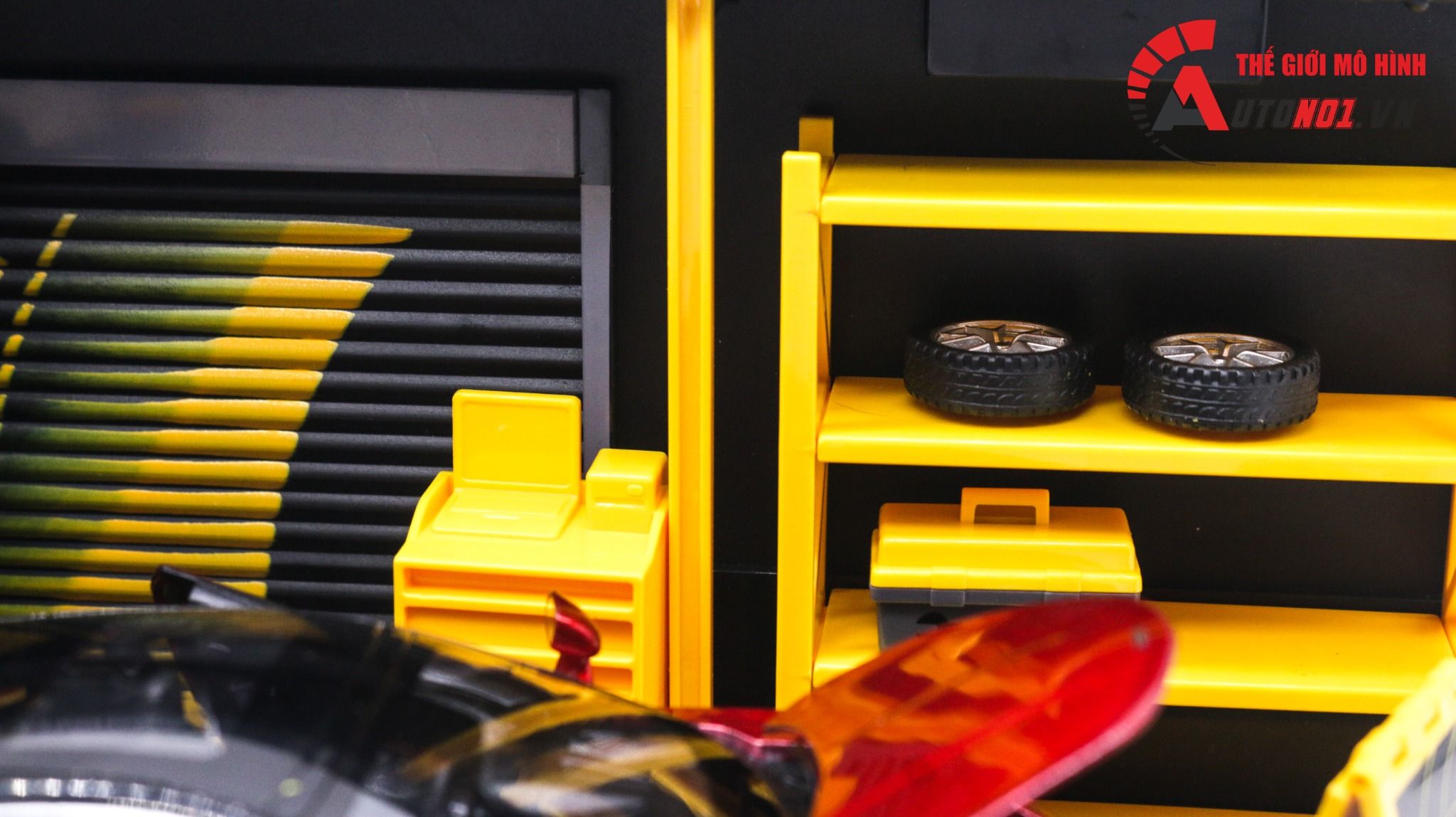 Hộp mica trưng bày diorama có phụ kiện gara, đèn led và cầu nâng xe cho ô tô 1:24 mô tô 1:12 kích thước 27x17.3x14.5cm DIY PK412