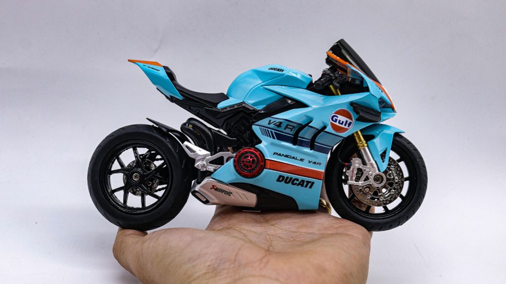 MÔ HÌNH XE ĐỘ DUCATI V4S GULF NỒI KHÔ TỈ LỆ 1:12 AUTONO1 D224