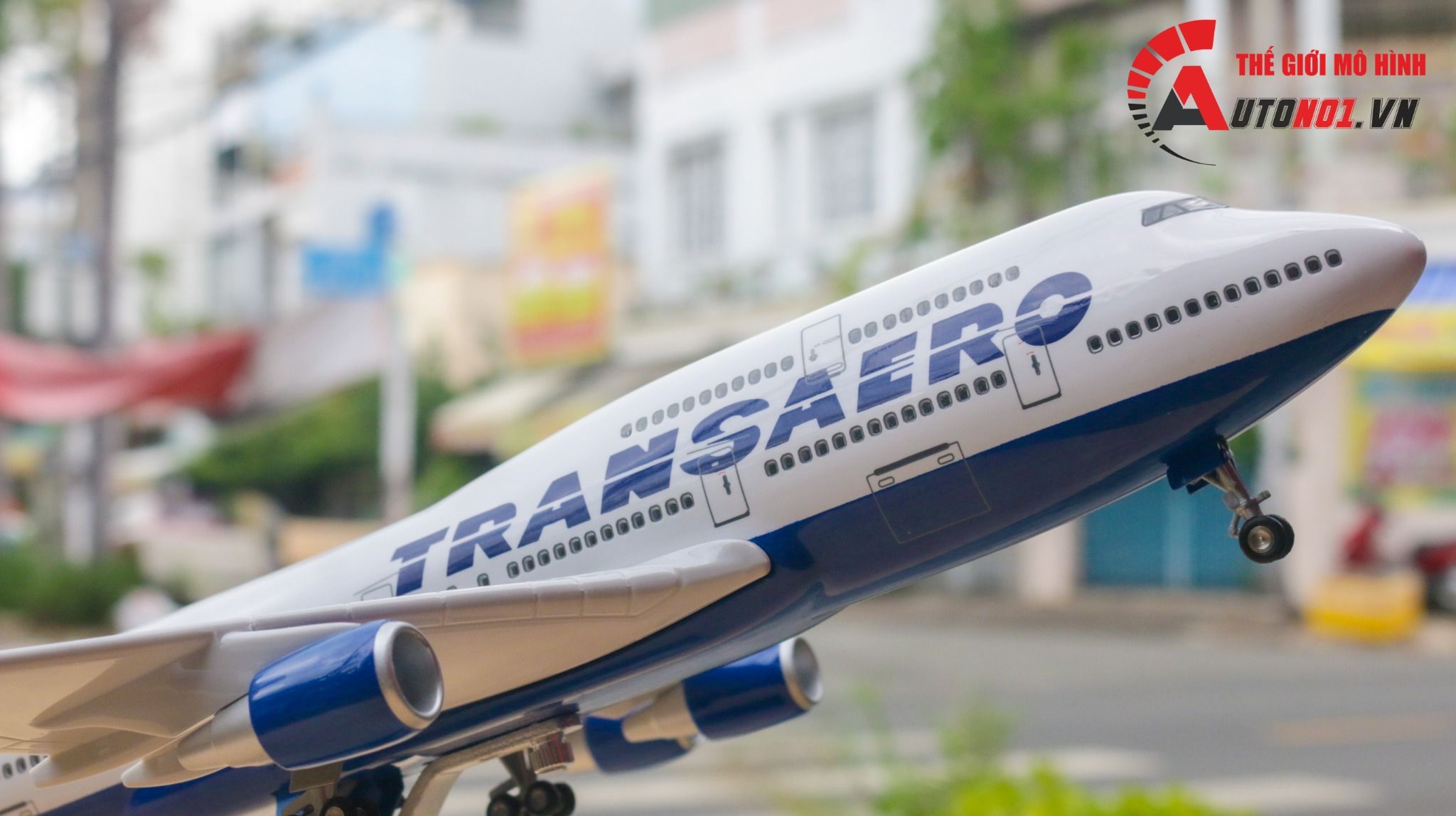 Mô hình máy bay Transaero Boeing B747 có đèn led tự động theo tiếng vỗ tay hoặc chạm 47cm MB47033