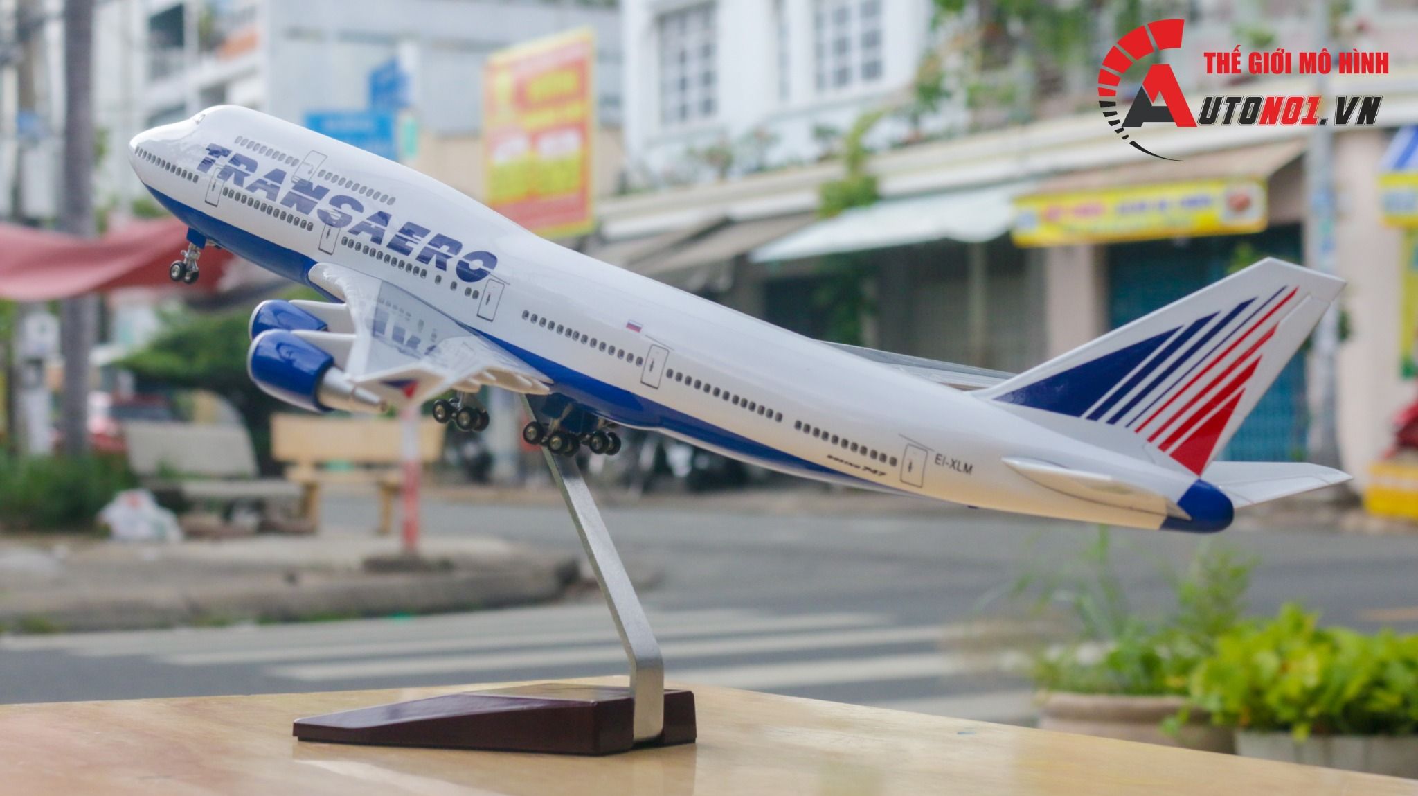 Mô hình máy bay Transaero Boeing B747 có đèn led tự động theo tiếng vỗ tay hoặc chạm 47cm MB47033