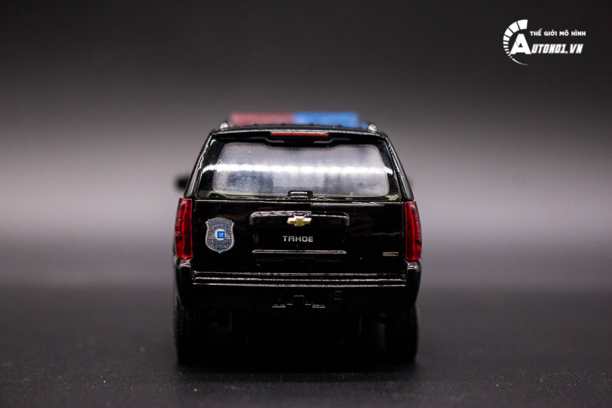 Mô hình xe Chevy Chevrolet Tahoe Police 2008 1:36 Welly OT012