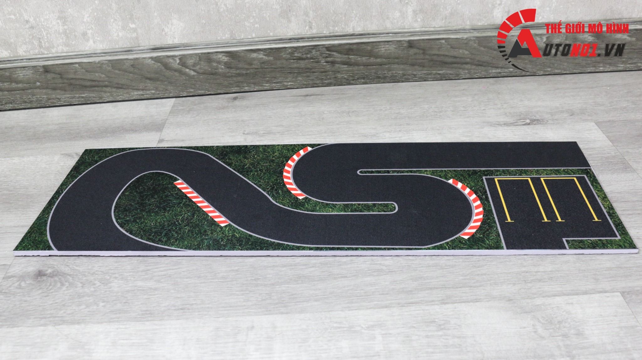  Diorama mặt đường đua dài kèm bãi đỗ xe ô tô tỉ lệ 1:64 kích thước 20x60cm Autono1 DR030 