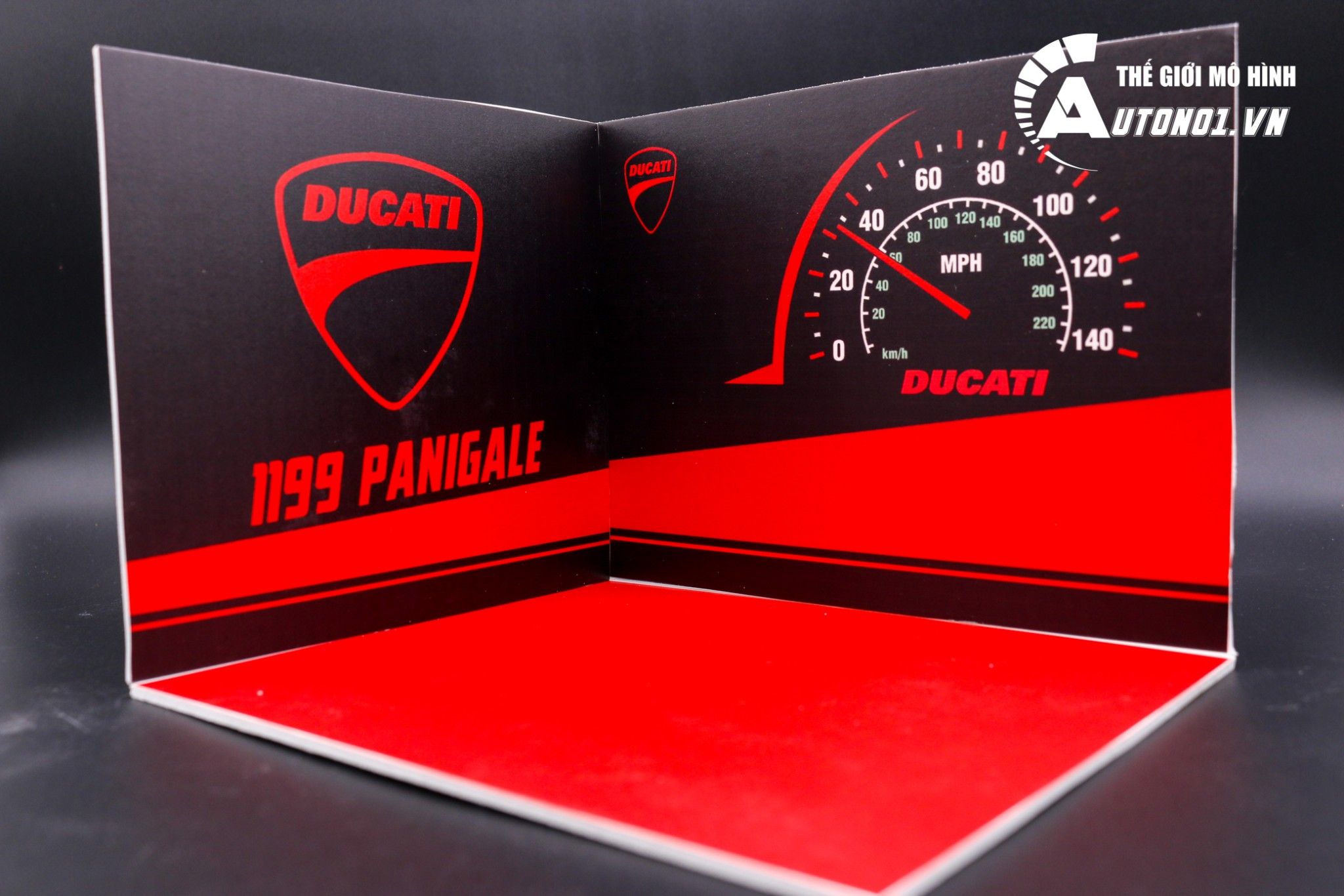 DIORAMA 1:18 MÔ TÔ SHOWROOM DUCATI 20X18X15CM DR008C