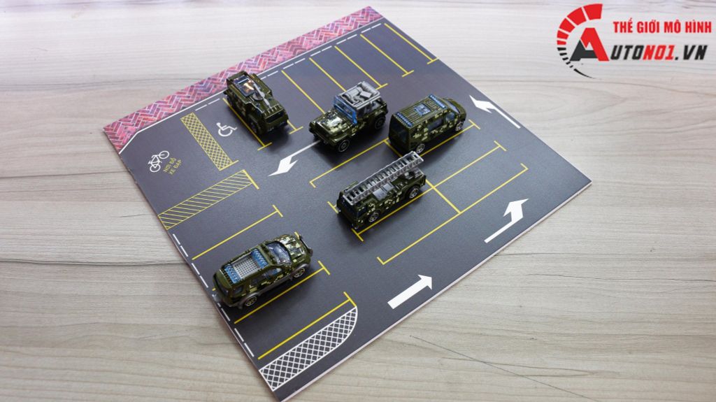 DIORAMA MẶT ĐƯỜNG - PARKING KÍCH THƯỚC 30X30 CM CHO Ô TÔ TỈ LỆ 1:64 AUTONO1 DR012A