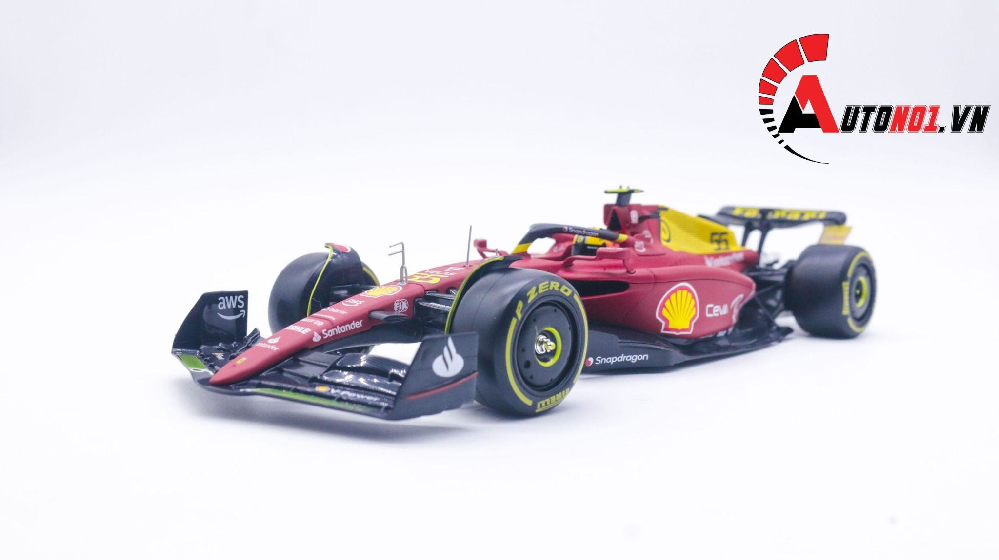 Mô hình xe đua F1-75th Anniversary Version Ferrari 2022 hộp mica có figure tỉ lệ 1:24 Bburago OT178
