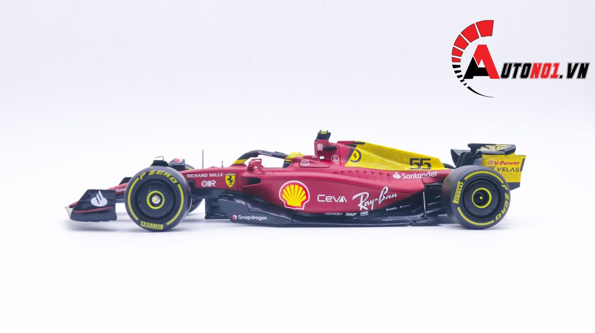 Mô hình xe đua F1-75th Anniversary Version Ferrari 2022 hộp mica có figure tỉ lệ 1:24 Bburago OT178
