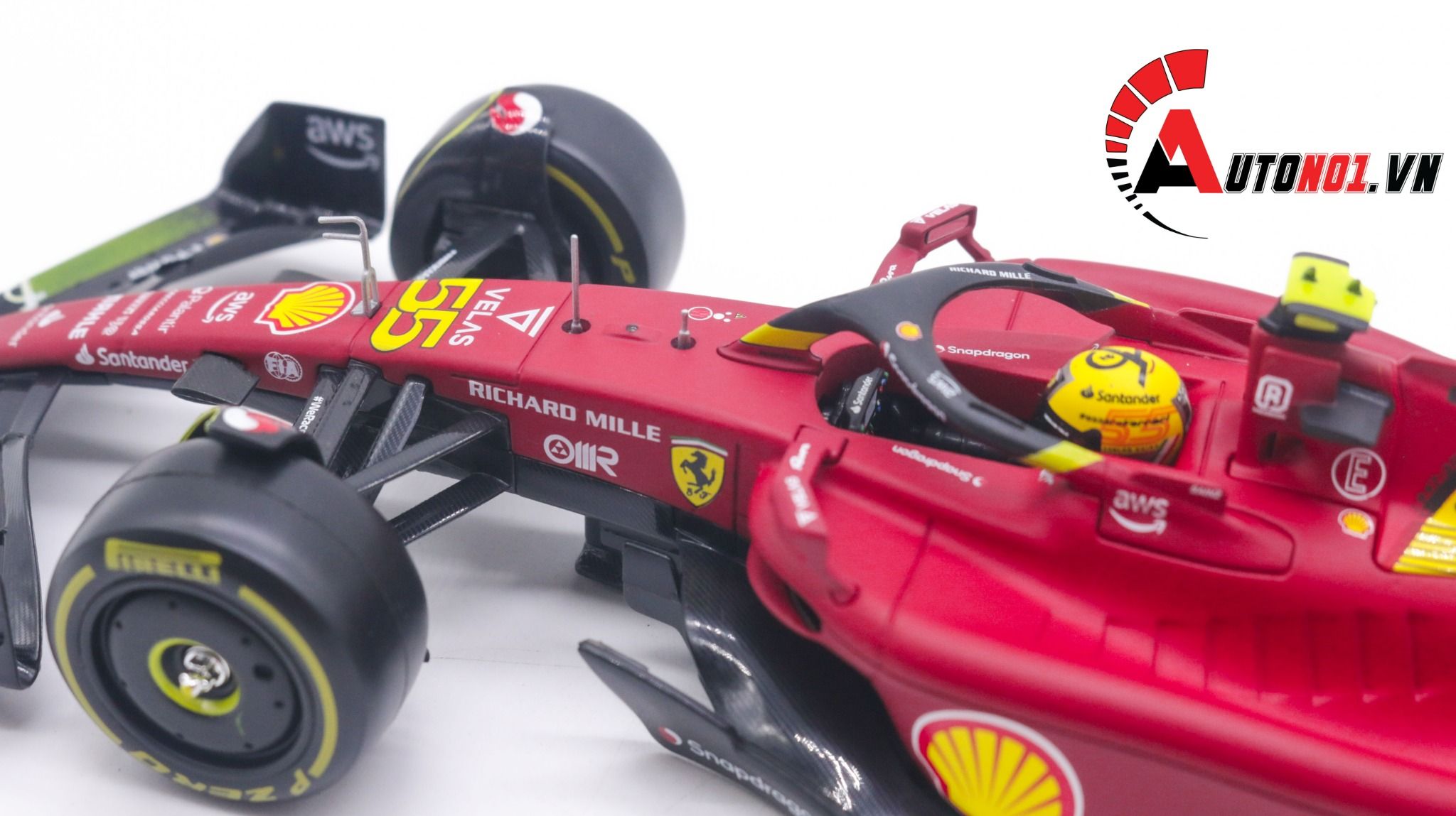 Mô hình xe đua F1-75th Anniversary Version Ferrari 2022 hộp mica có figure tỉ lệ 1:24 Bburago OT178