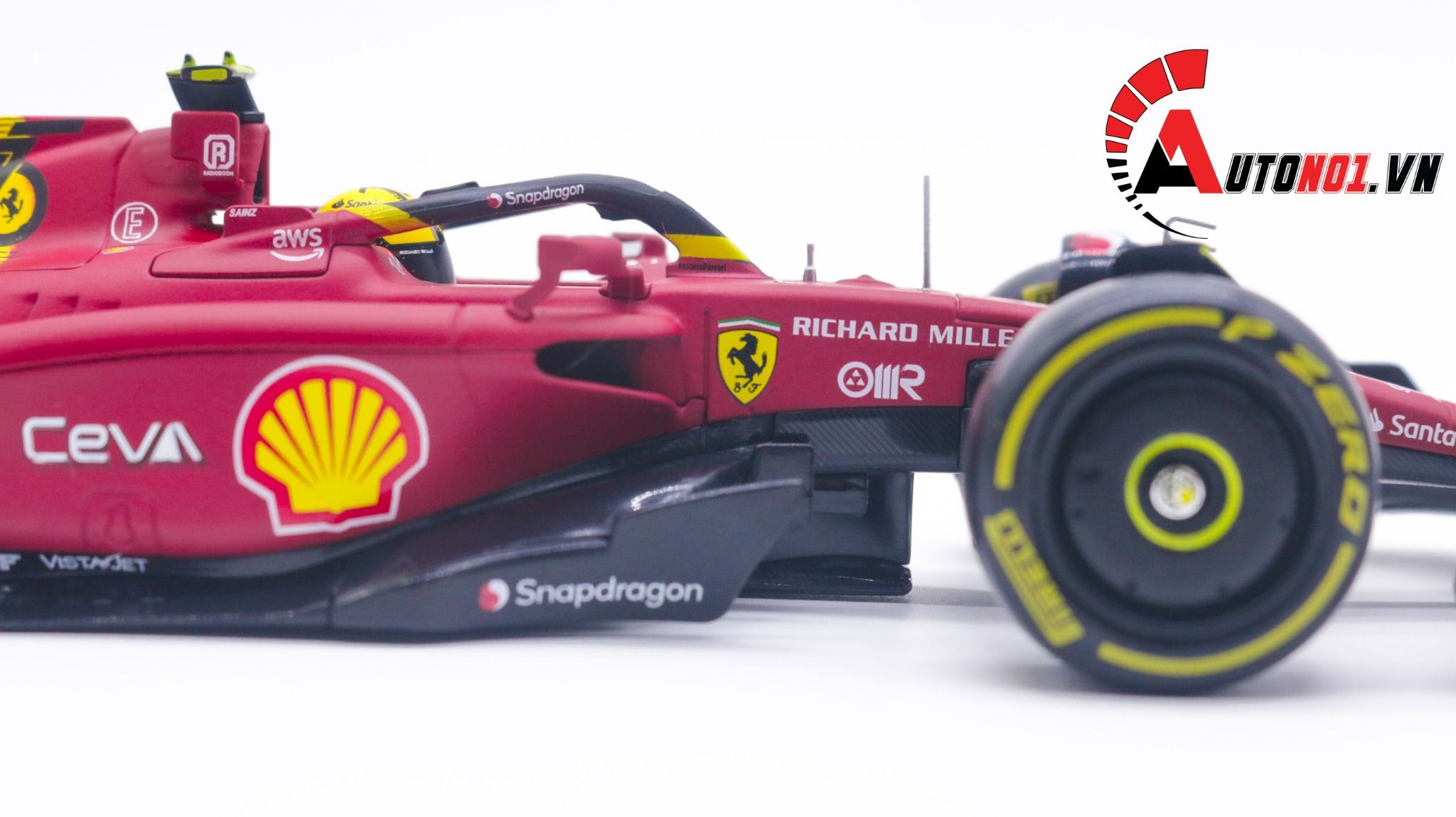 Mô hình xe đua F1-75th Anniversary Version Ferrari 2022 hộp mica có figure tỉ lệ 1:24 Bburago OT178