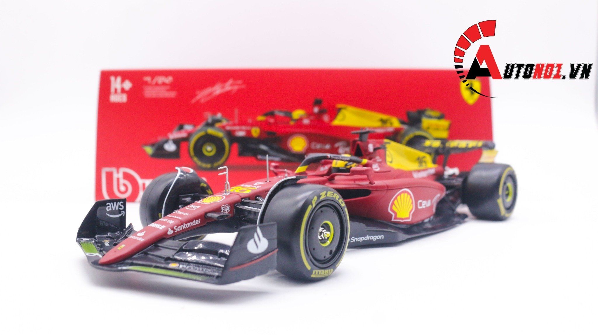 Mô hình xe đua F1-75th Anniversary Version Ferrari 2022 hộp mica có figure tỉ lệ 1:24 Bburago OT178