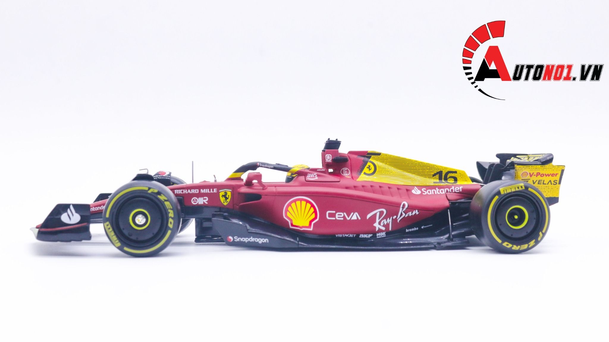 Mô hình xe đua F1-75th Anniversary Version Ferrari 2022 hộp mica có figure tỉ lệ 1:24 Bburago OT178