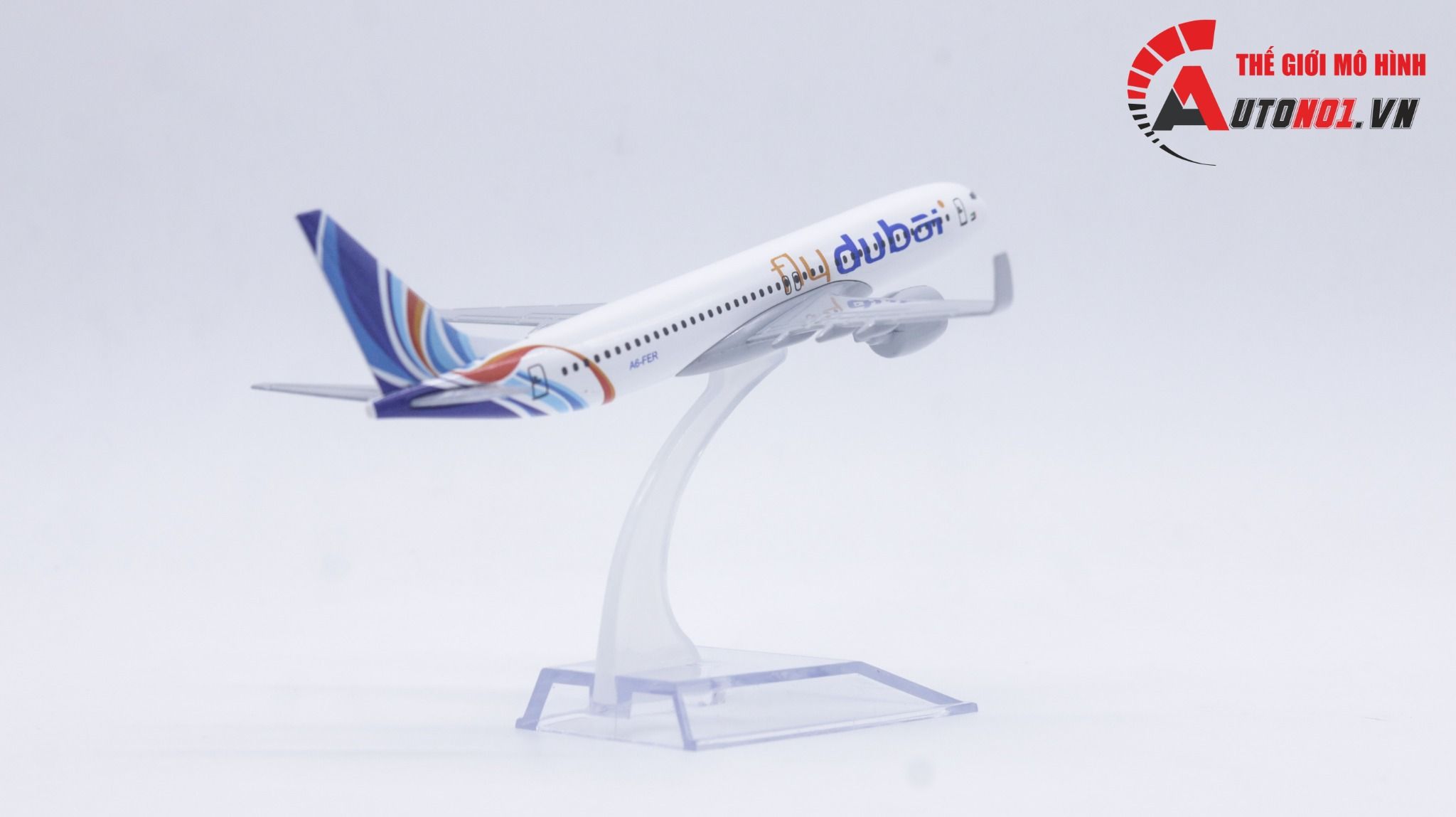  Mô hình máy bay Fly Dubai Airlines Boeing B737 kích thước 16cm MB16184 