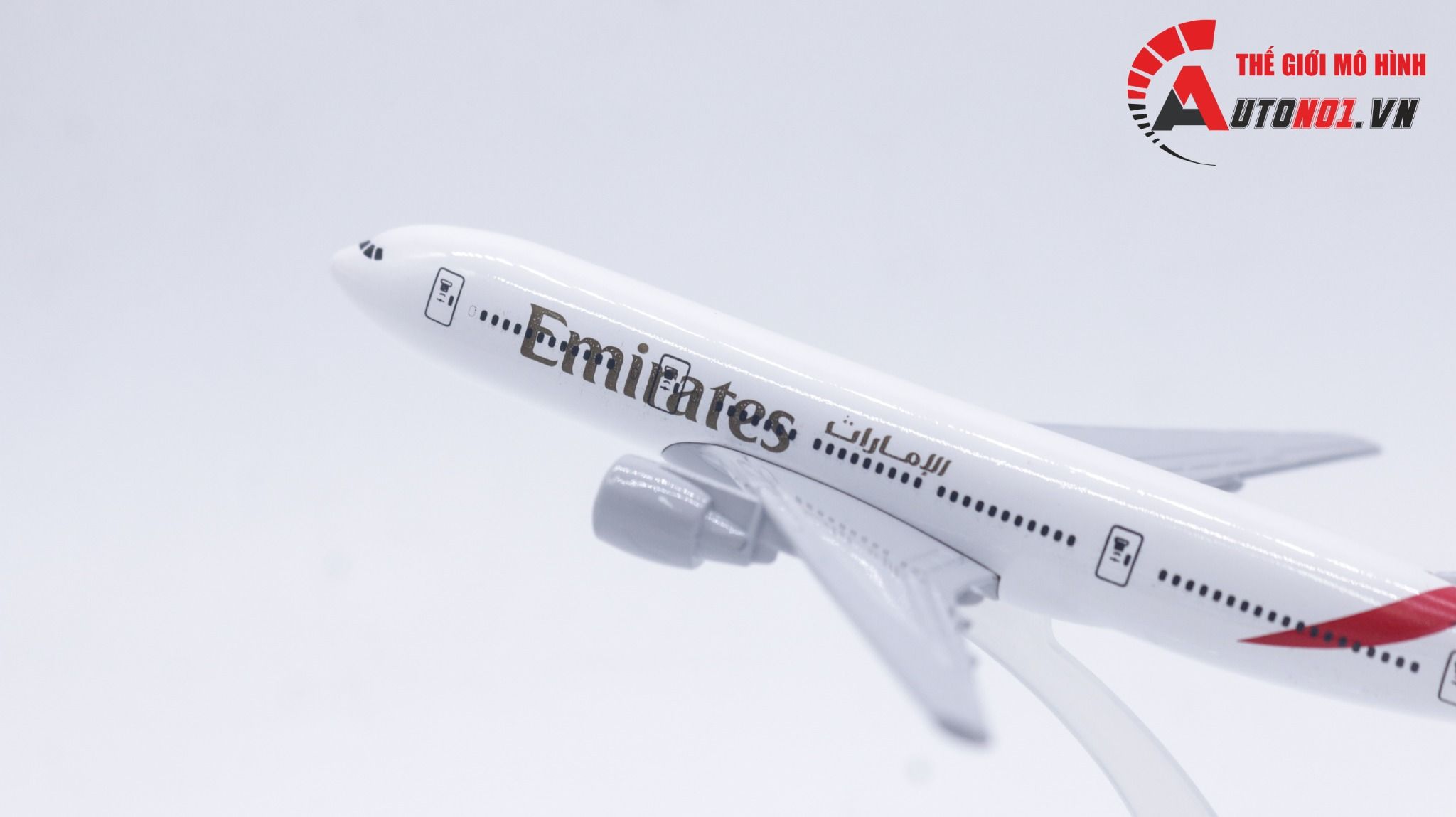 Mô hình máy bay Emirates A6-EEI Airbus A380 16cm MB16090