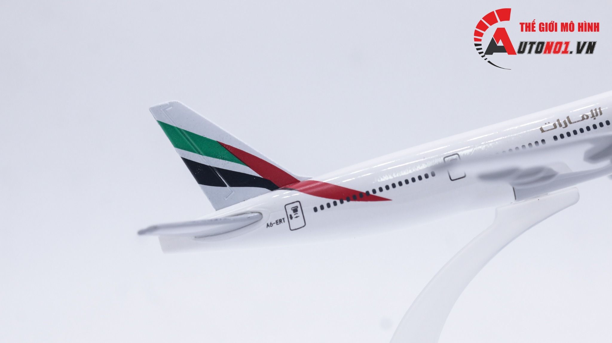 Mô hình máy bay Emirates A6-EEI Airbus A380 16cm MB16090