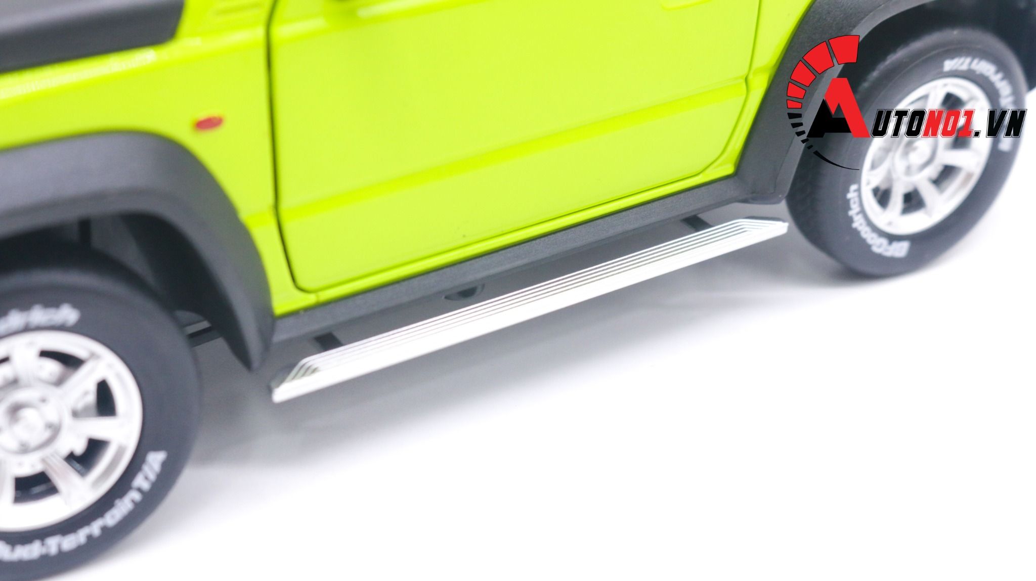 Mô hình xe Suzuki Jimny SUV địa hình 1:18 CCA OT134