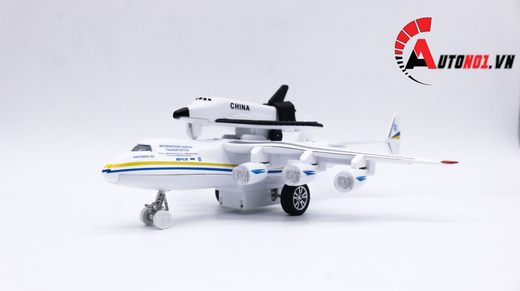 Mô hình máy bay vận chuyển Antonov 225 22cm MB22000