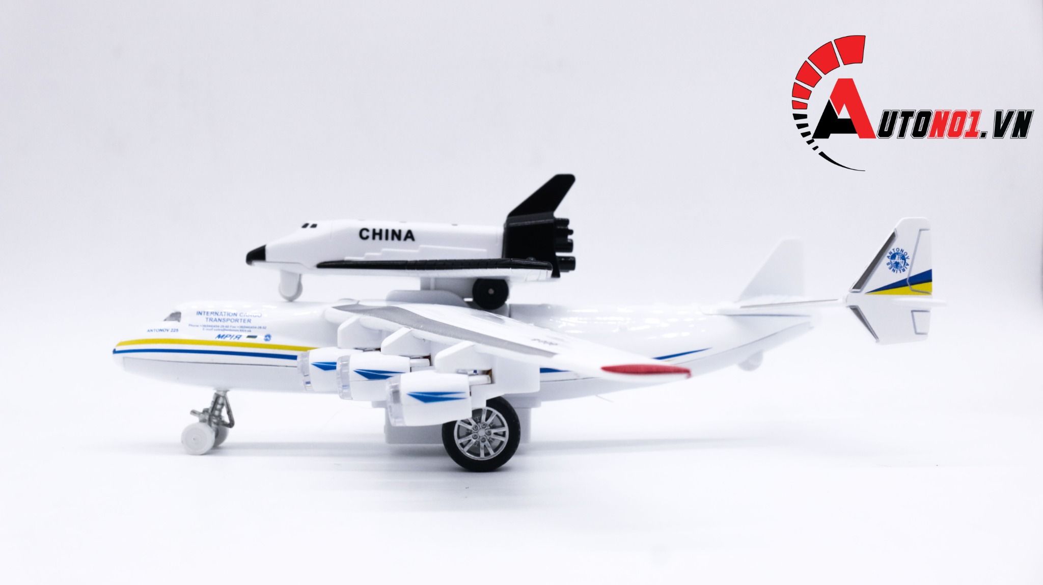 Mô hình máy bay vận chuyển Antonov 225 22cm MB22000