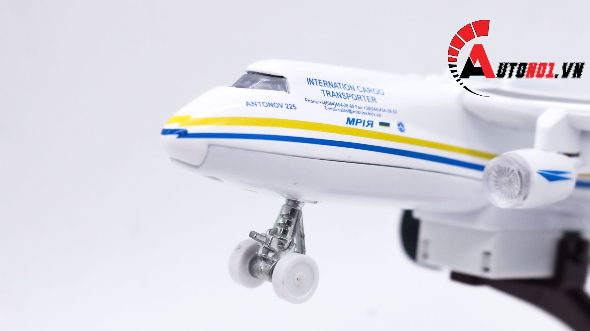 Mô hình máy bay vận chuyển Antonov 225 22cm MB22000