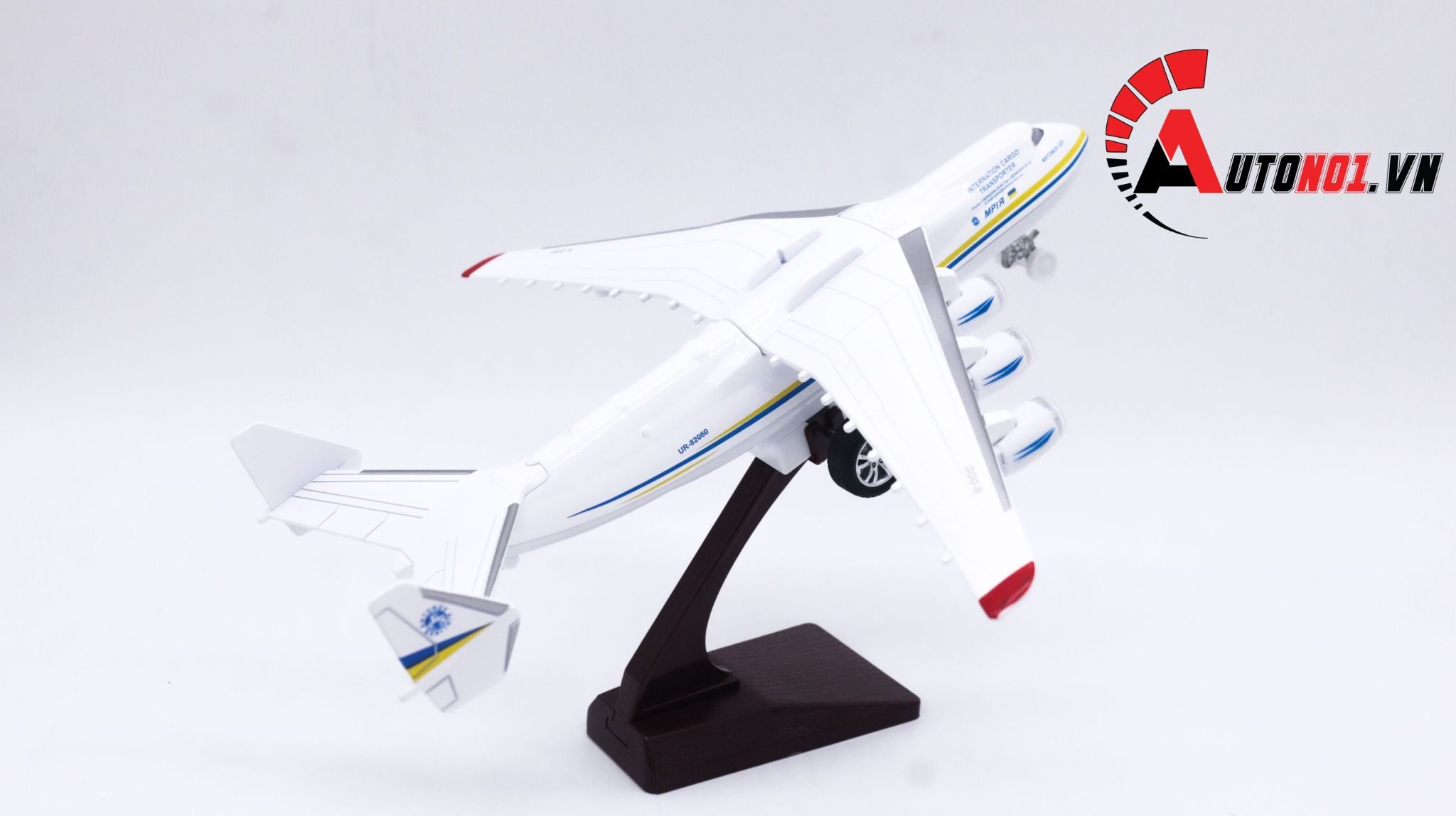 Mô hình máy bay vận chuyển Antonov 225 22cm MB22000