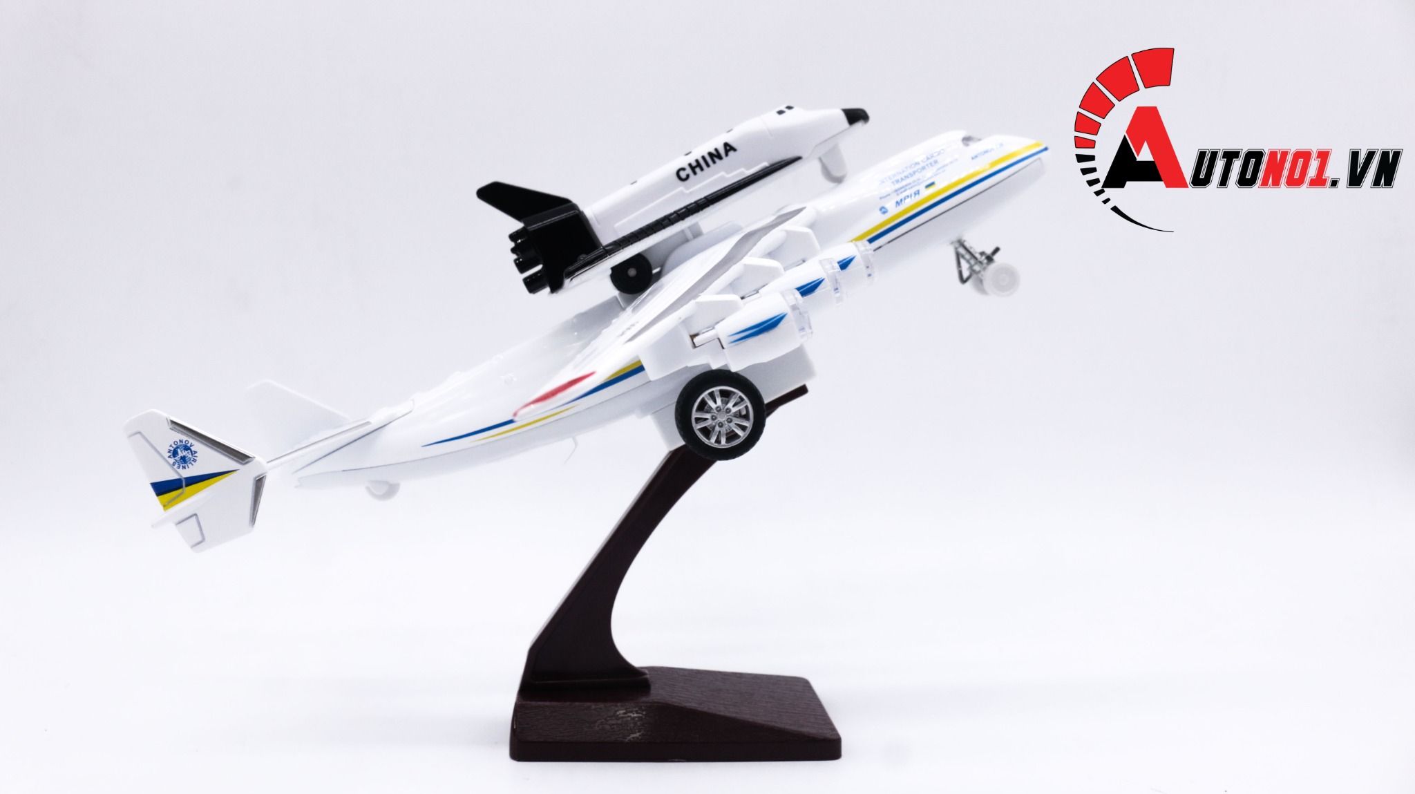 Mô hình máy bay vận chuyển Antonov 225 22cm MB22000