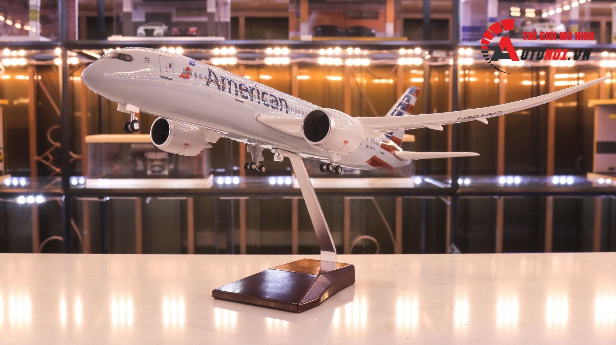 Mô hình máy bay American Boeing B787 47cm 1:130 có đèn led tự động theo tiếng vỗ tay hoặc chạm MB47008