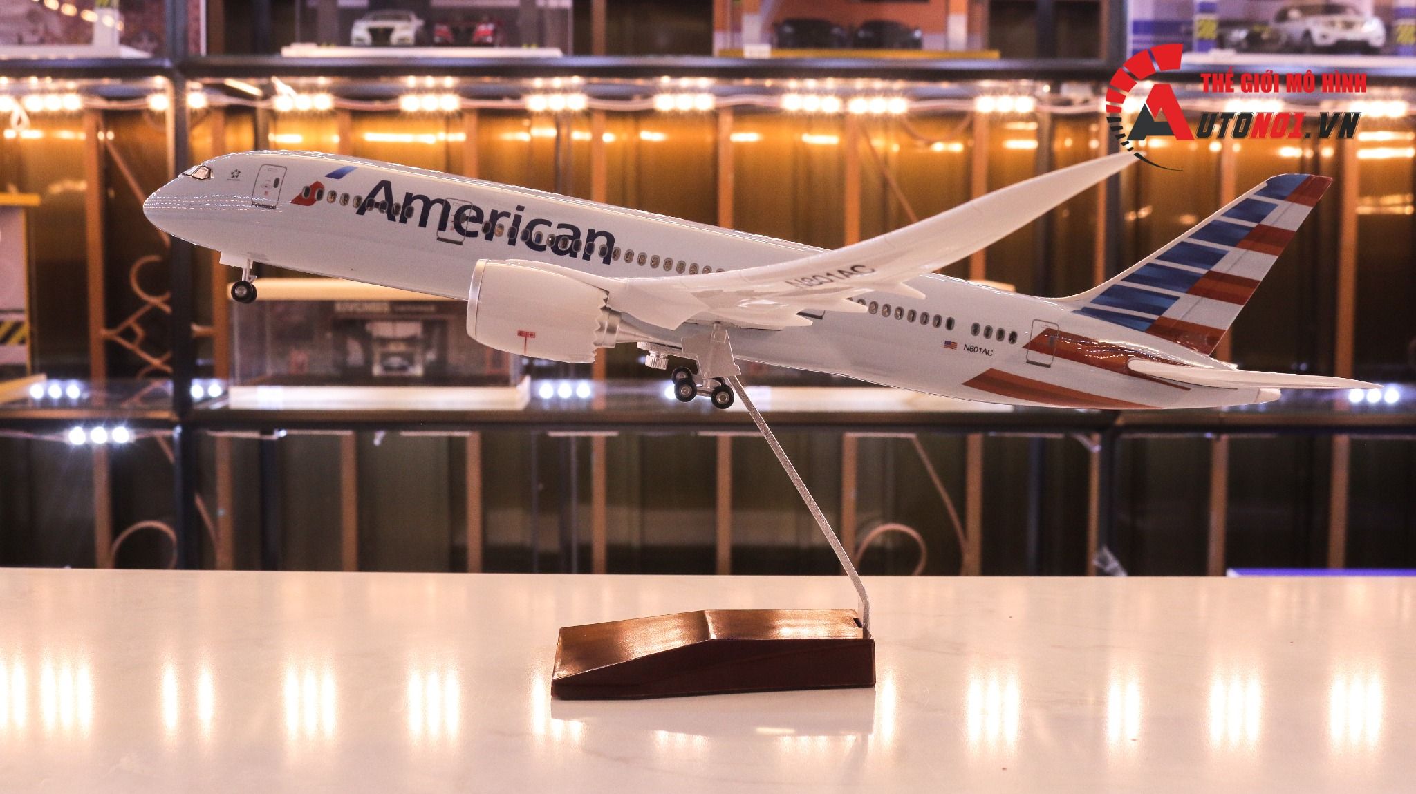 Mô hình máy bay American Boeing B787 47cm 1:130 có đèn led tự động theo tiếng vỗ tay hoặc chạm MB47008