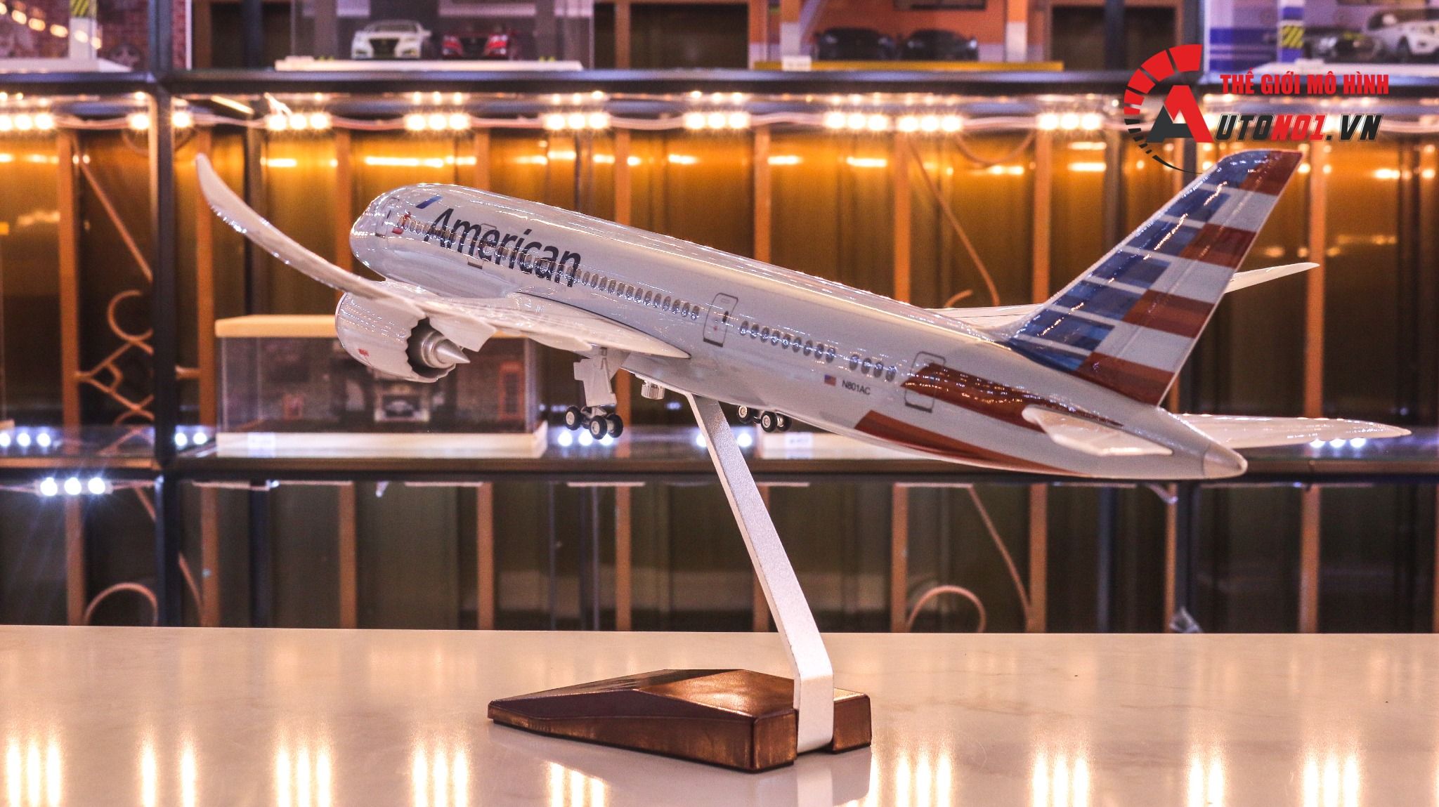 Mô hình máy bay American Boeing B787 47cm 1:130 có đèn led tự động theo tiếng vỗ tay hoặc chạm MB47008