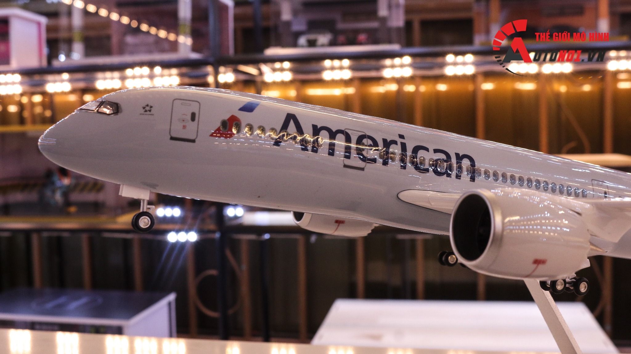 Mô hình máy bay American Boeing B787 47cm 1:130 có đèn led tự động theo tiếng vỗ tay hoặc chạm MB47008