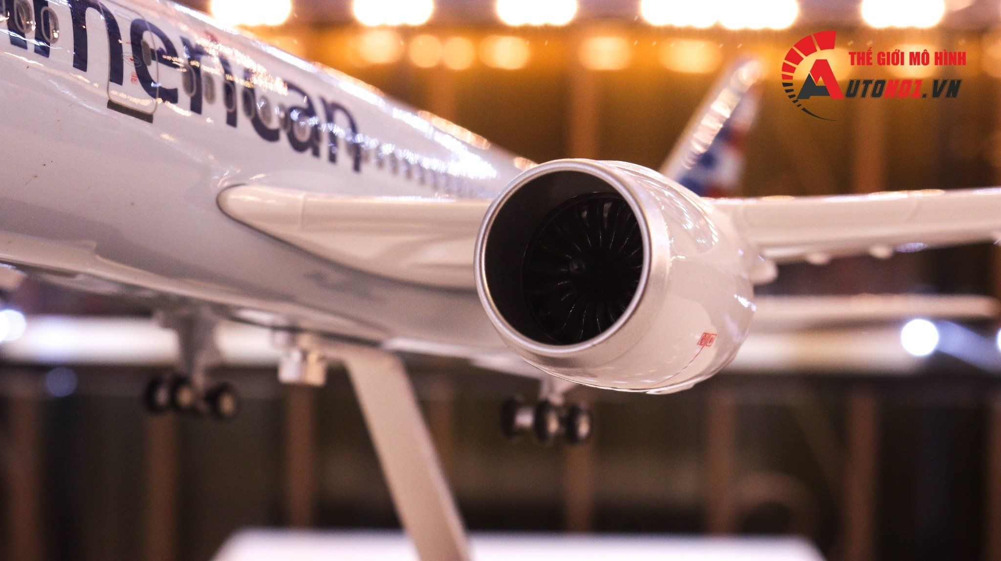 Mô hình máy bay American Boeing B787 47cm 1:130 có đèn led tự động theo tiếng vỗ tay hoặc chạm MB47008