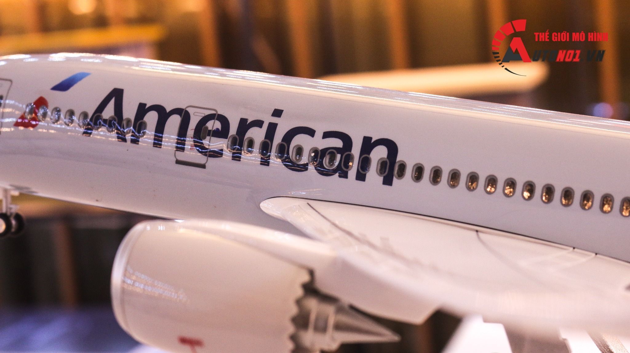 Mô hình máy bay American Boeing B787 47cm 1:130 có đèn led tự động theo tiếng vỗ tay hoặc chạm MB47008