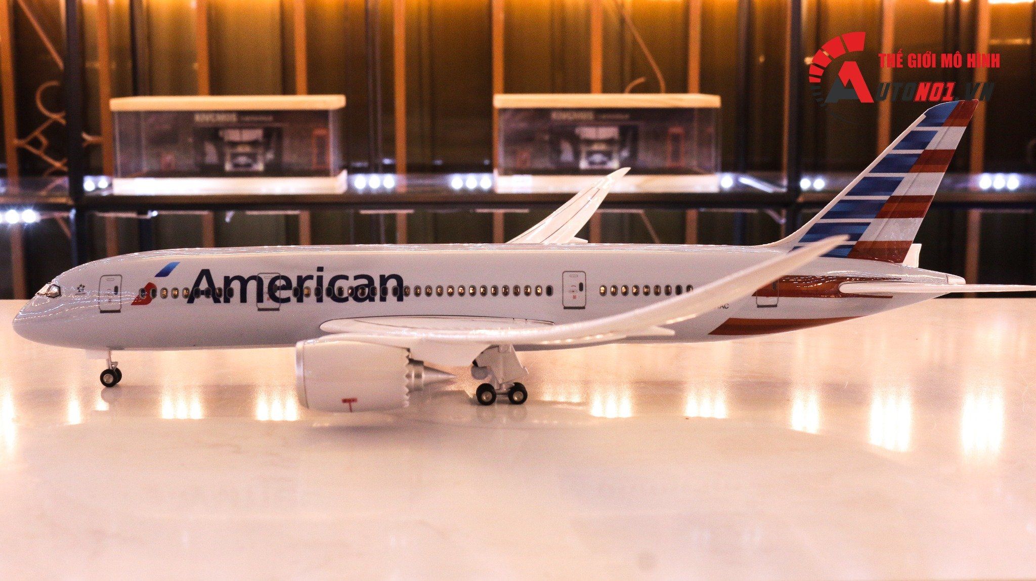 Mô hình máy bay American Boeing B787 47cm 1:130 có đèn led tự động theo tiếng vỗ tay hoặc chạm MB47008