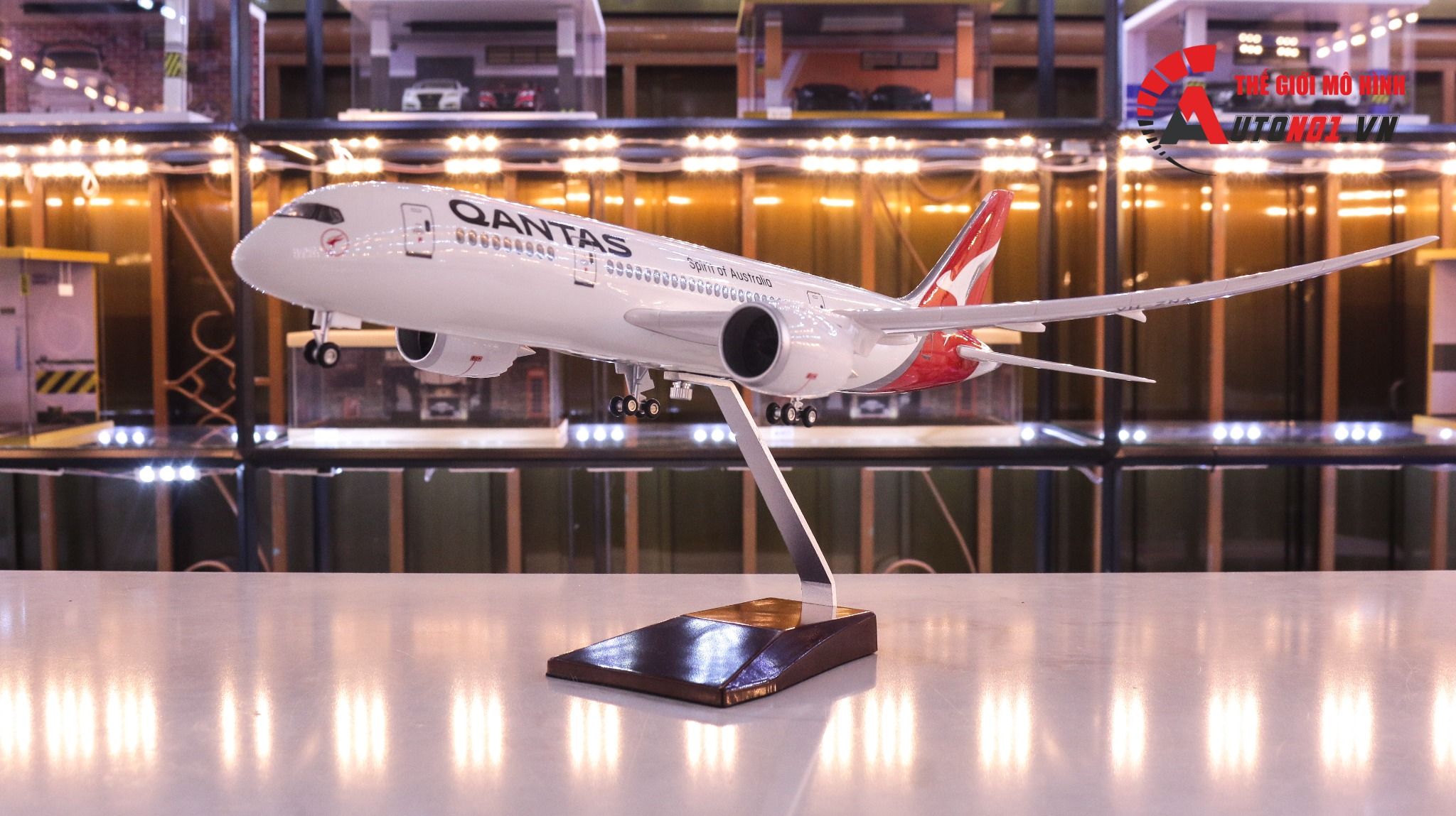 Mô hình máy bay Australia Qantas Boeing B787 47cm 1:130 có đèn led tự động theo tiếng vỗ tay hoặc chạm MB47007