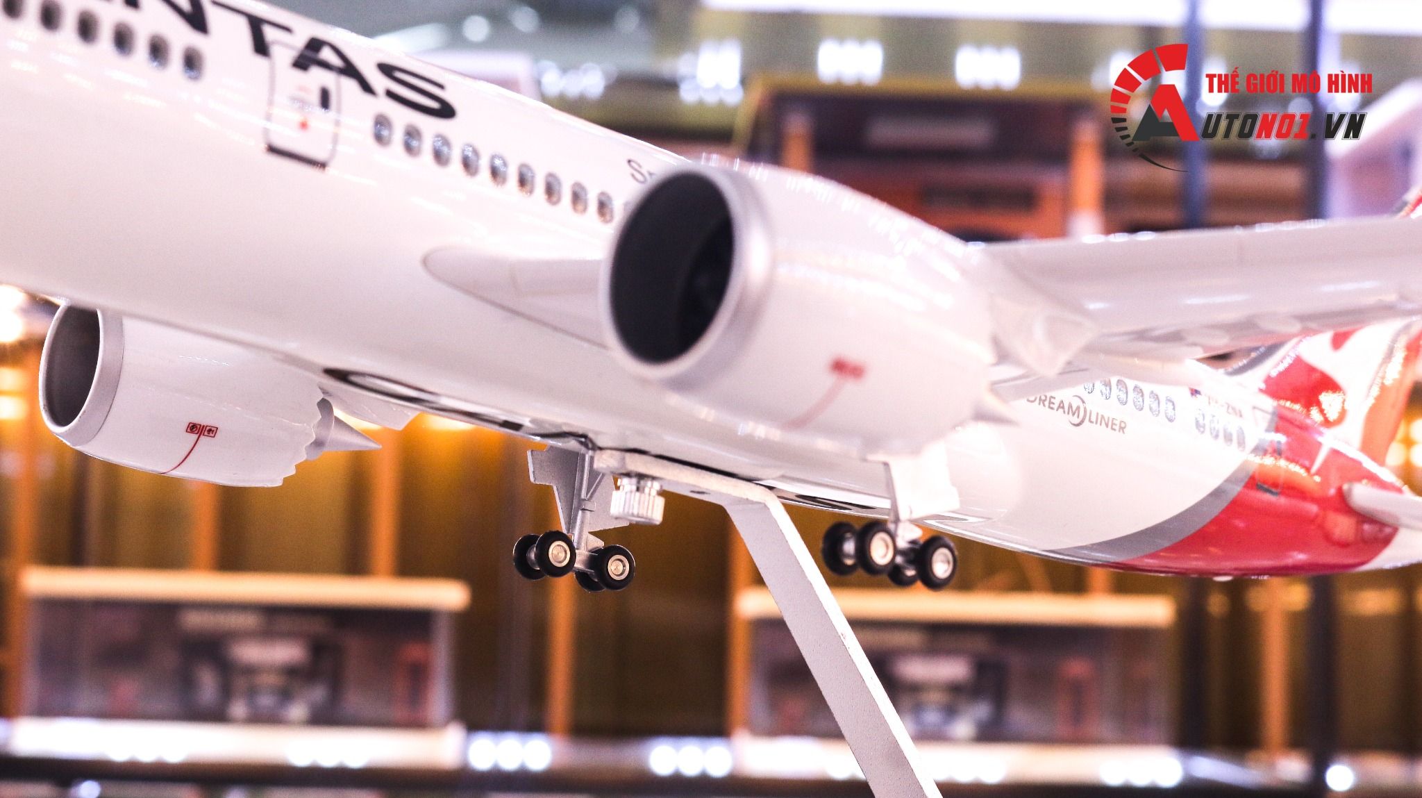Mô hình máy bay Australia Qantas Boeing B787 47cm 1:130 có đèn led tự động theo tiếng vỗ tay hoặc chạm MB47007