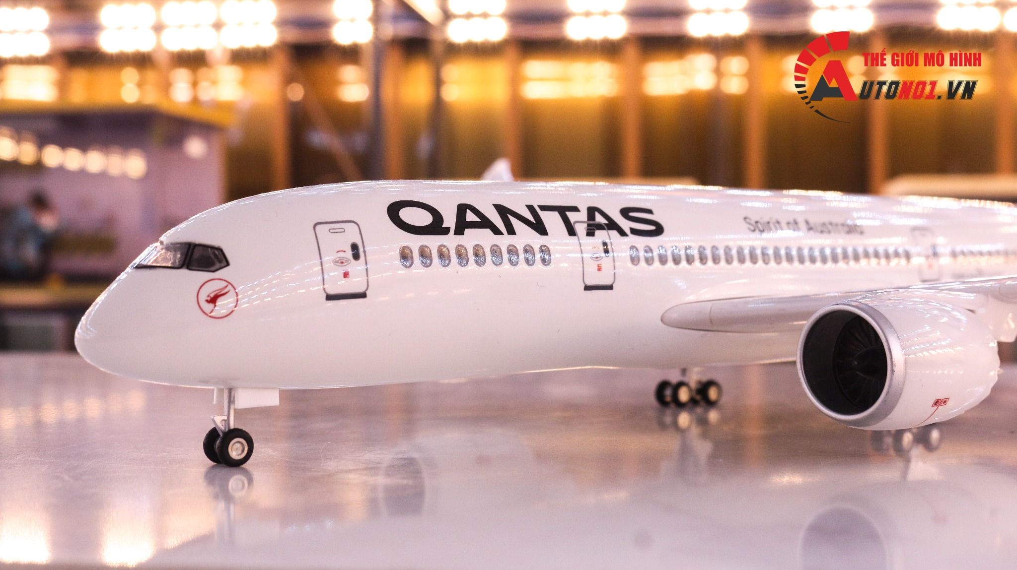 Mô hình máy bay Australia Qantas Boeing B787 47cm 1:130 có đèn led tự động theo tiếng vỗ tay hoặc chạm MB47007