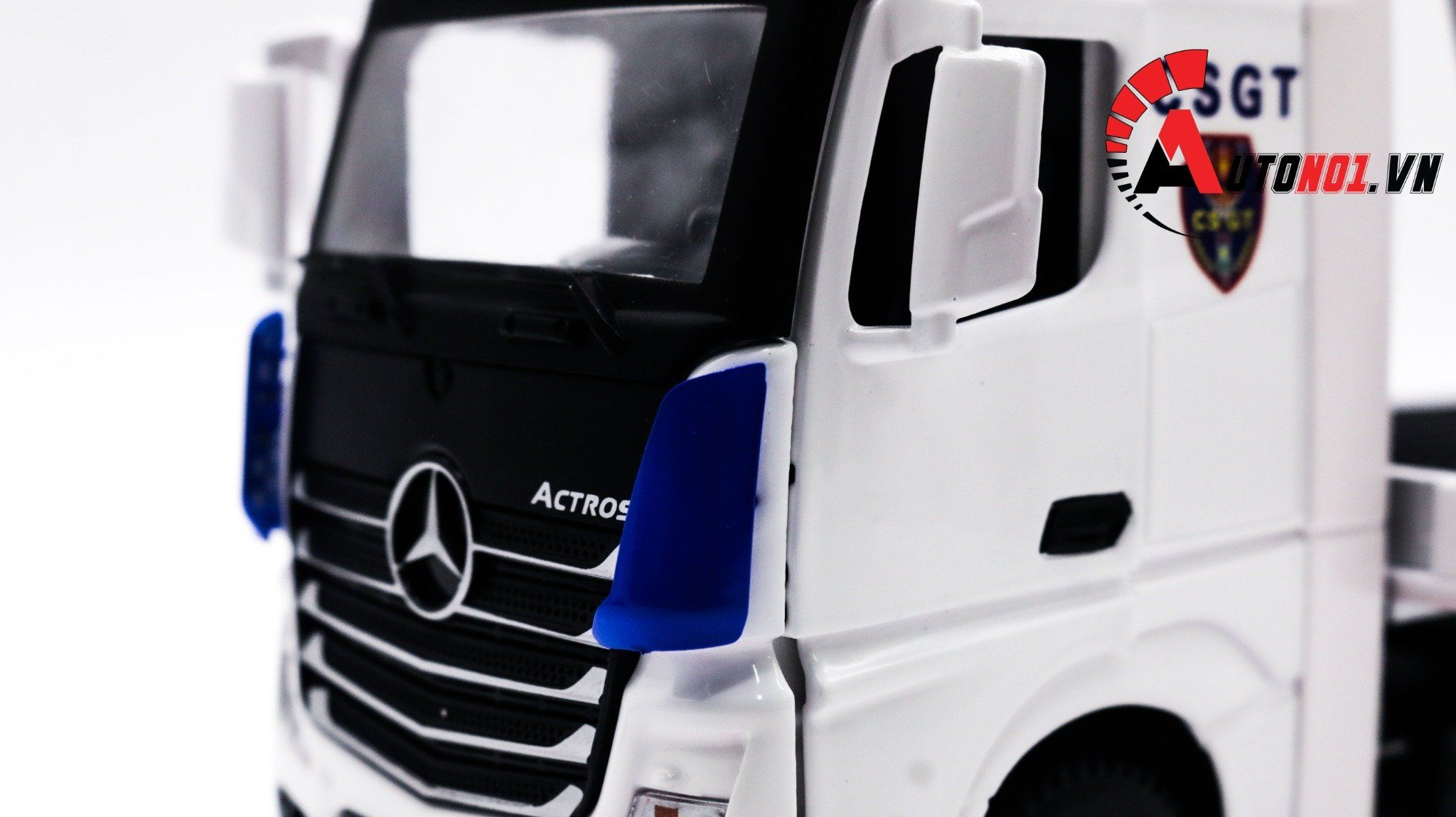 Mô hình xe ô tô độ CSGT cứu hộ Mercedes benz Hytruck kích thước 46cm tỉ lệ 1:24 Hengteng model Autono1 OT235