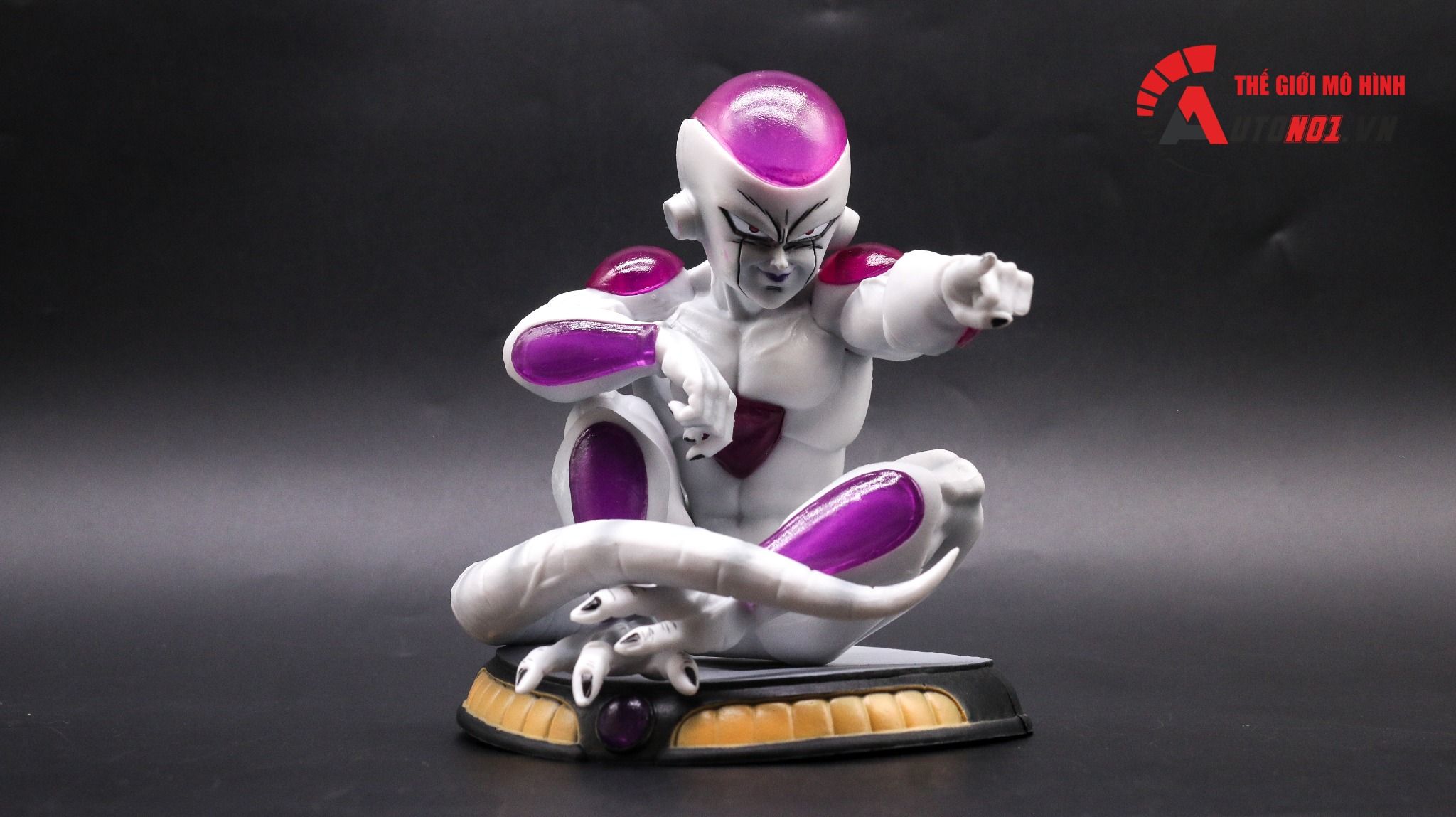 Mô hình Dragonball Frieza ngồi 15cm FG159