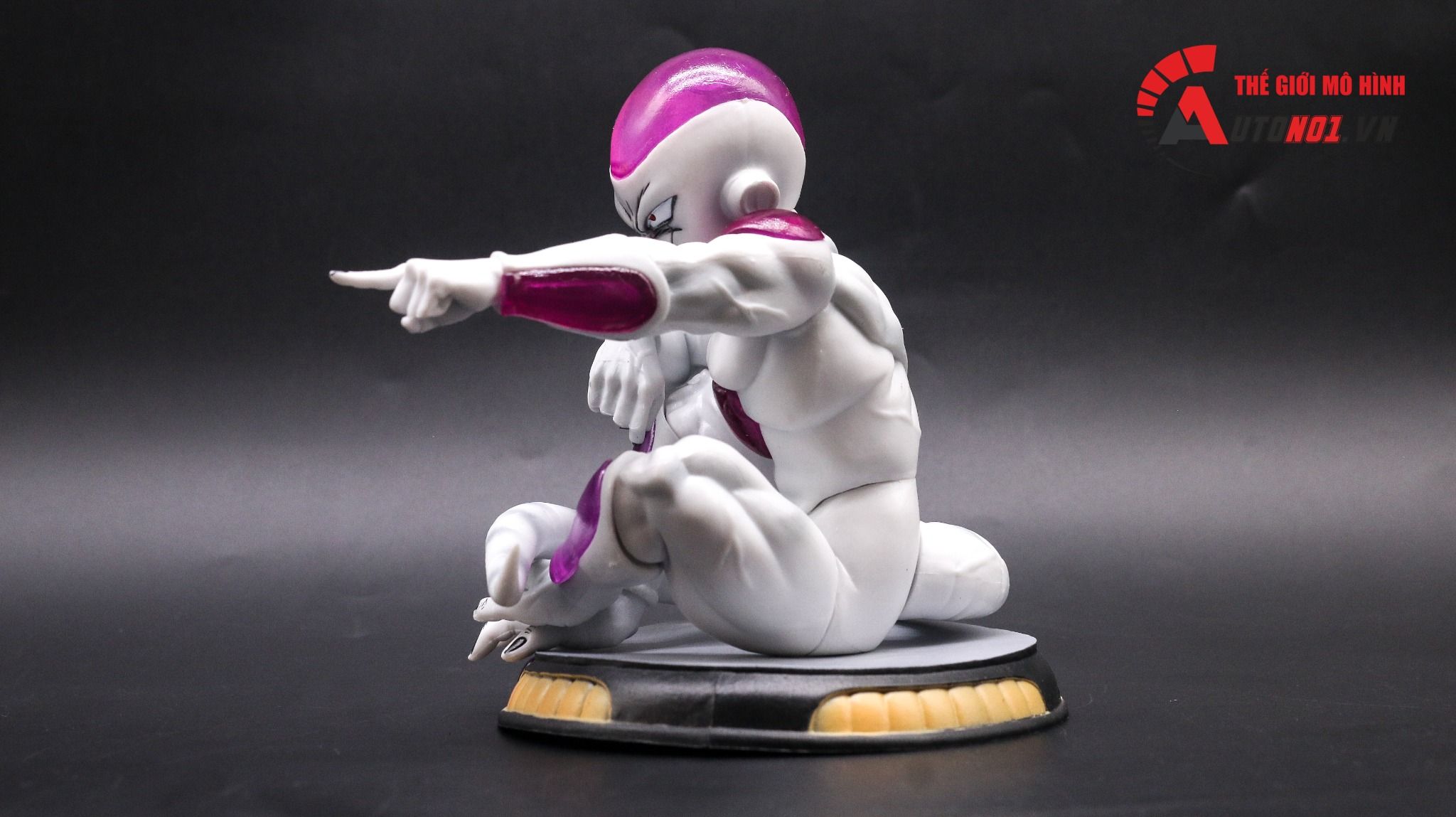 Mô hình Dragonball Frieza ngồi 15cm FG159