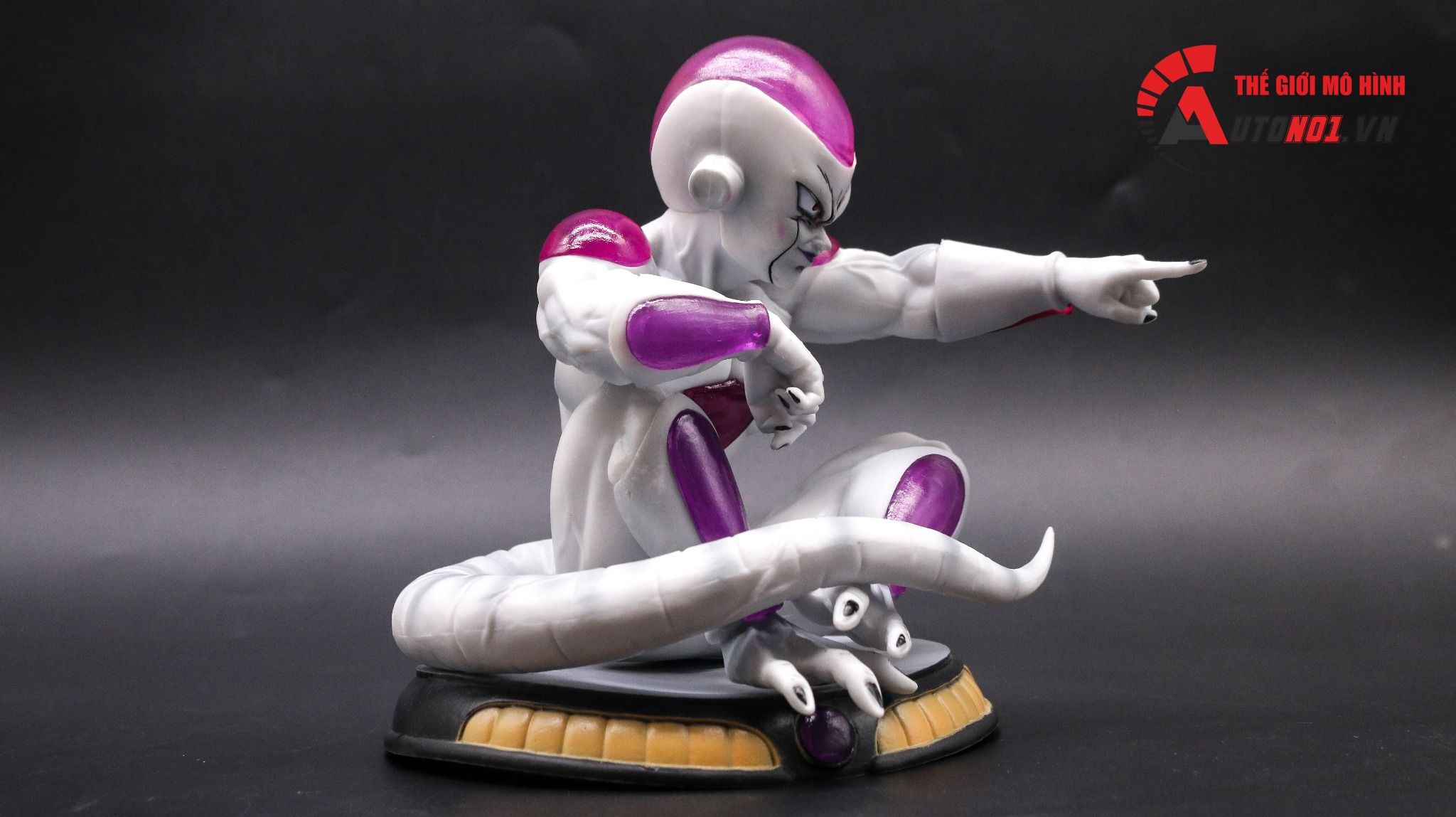 Mô hình Dragonball Frieza ngồi 15cm FG159