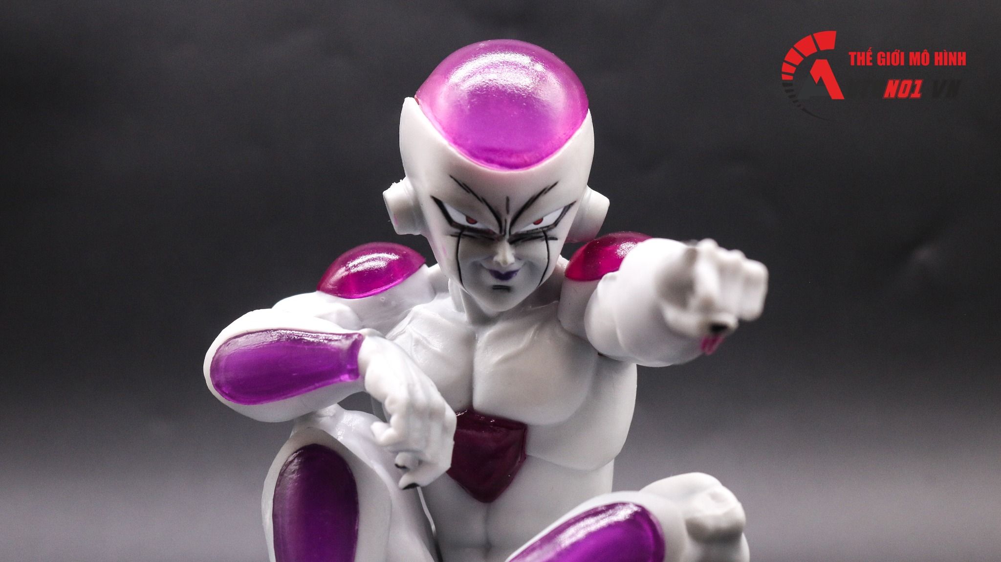 Mô hình Dragonball Frieza ngồi 15cm FG159