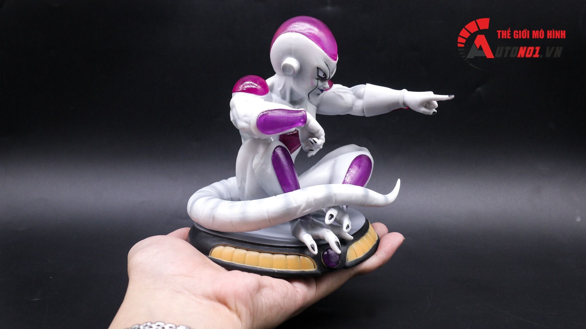 Mô hình Dragonball Frieza ngồi 15cm FG159