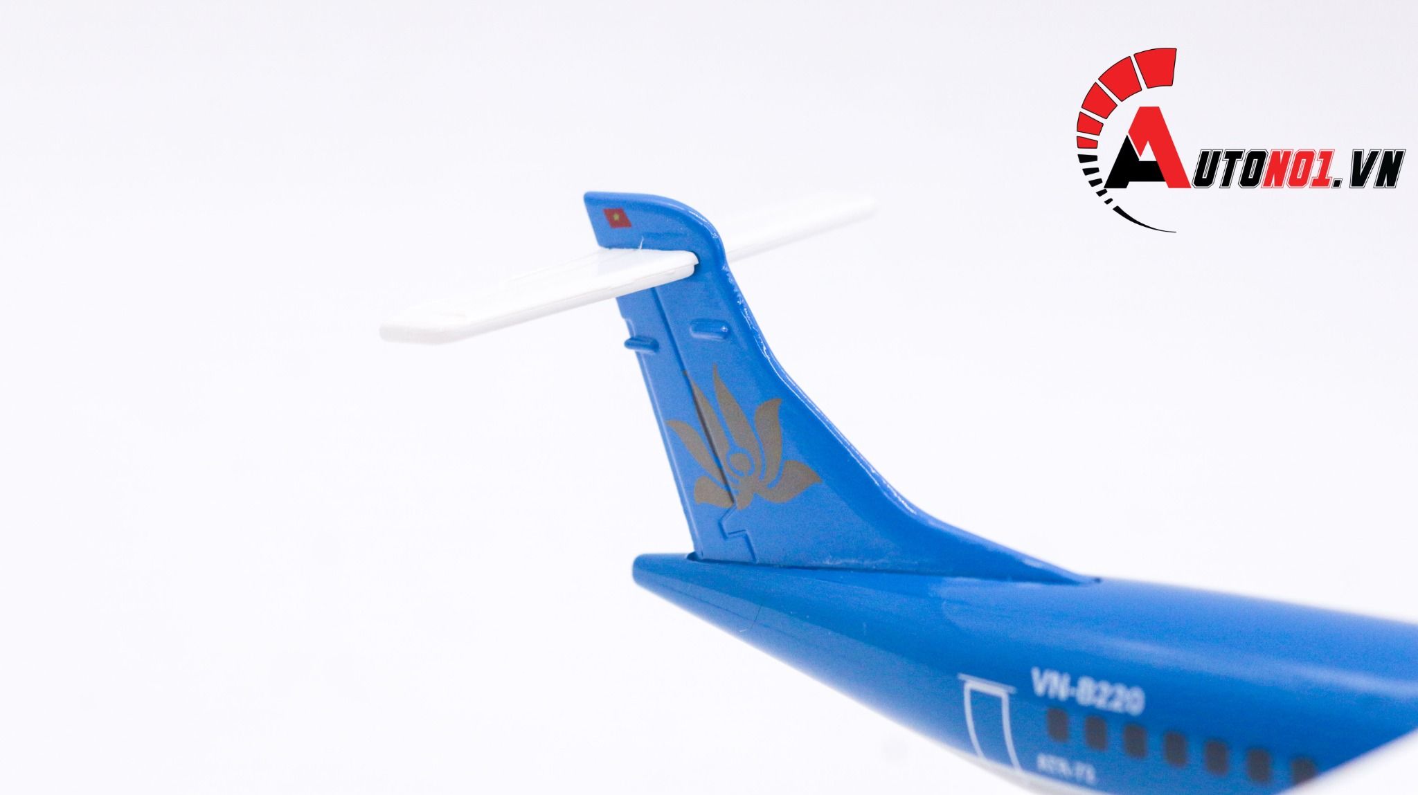 Mô hình máy bay cánh quạt Vietnam Airlines ATR 20cm MB20069