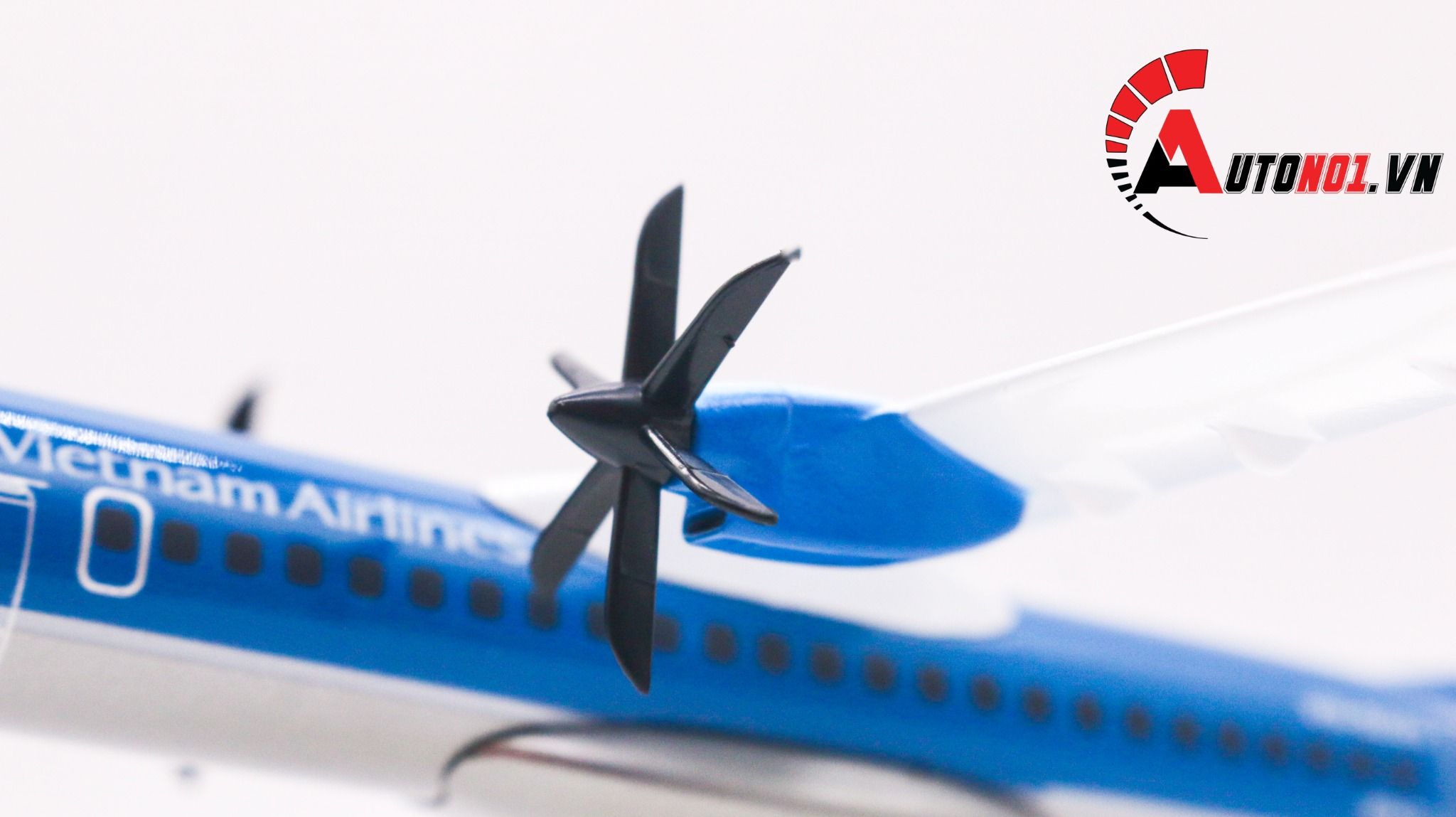 Mô hình máy bay cánh quạt Vietnam Airlines ATR 20cm MB20069
