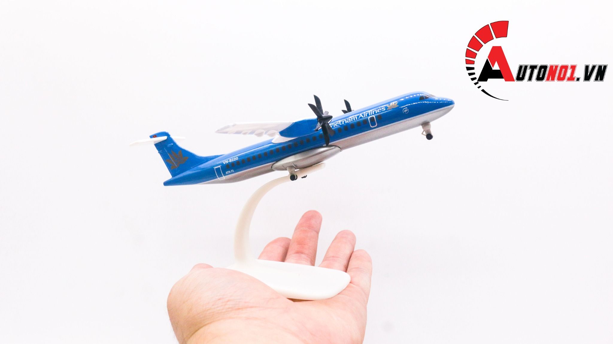 Mô hình máy bay cánh quạt Vietnam Airlines ATR 20cm MB20069
