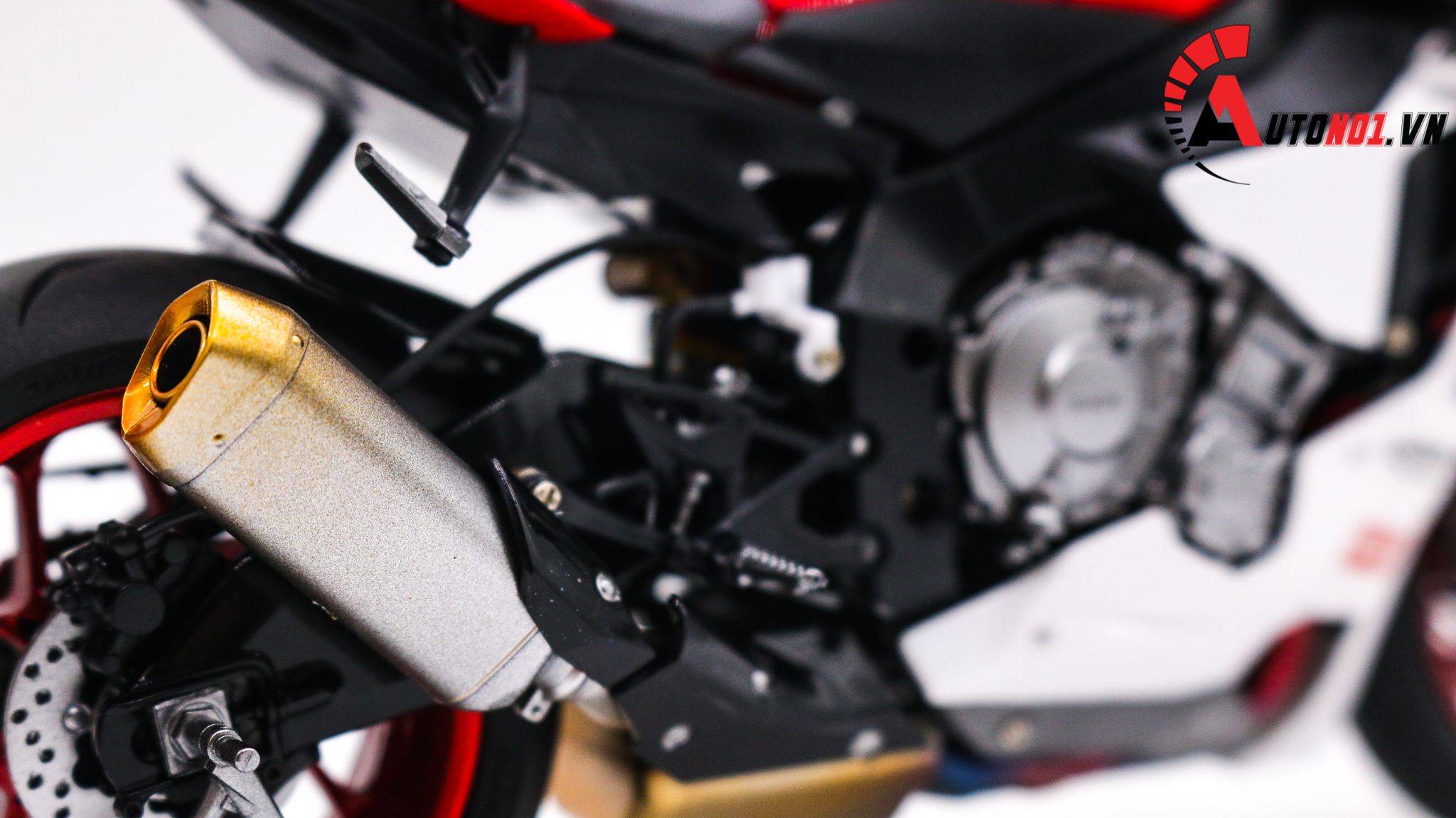Mô hình xe Yamaha Yzf R1 Red White 1:12 Tamiya D080