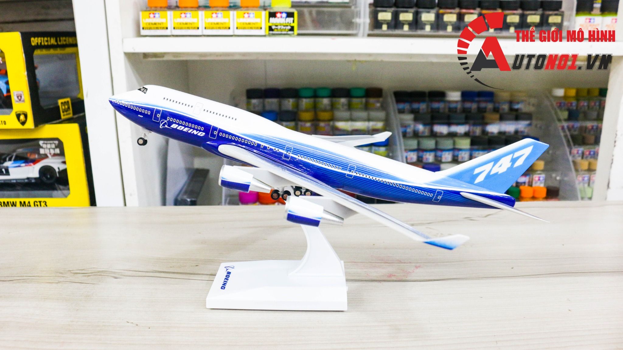 Mô hình máy bay Usa Intercontinental Livery Boeing B747-8 có đèn và âm thanh cảm ứng kích thước 30cm MB30001