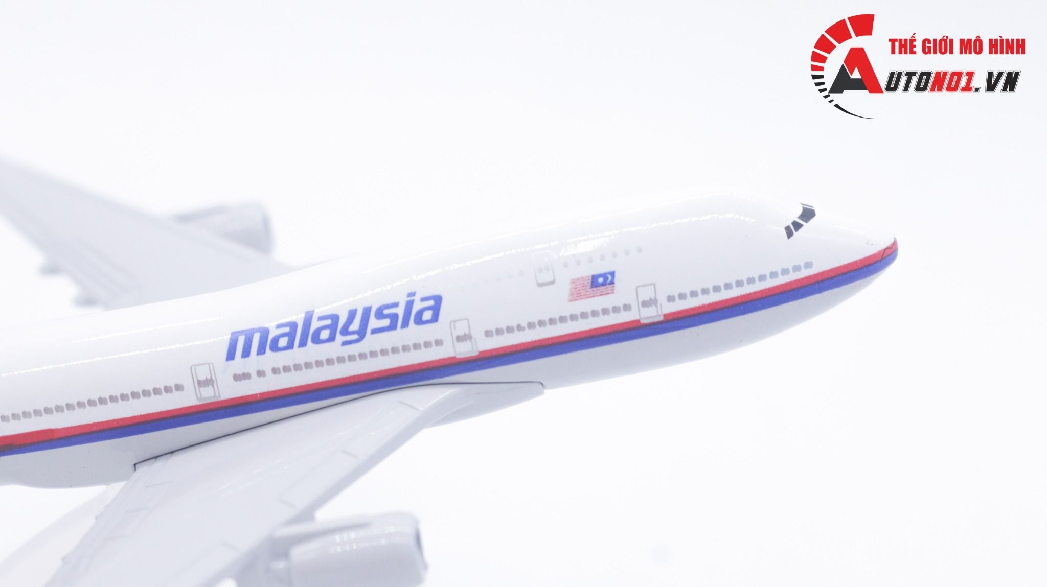 Mô hình máy bay Malaysia Airline Boeing B747 4H6 16cm MB16014