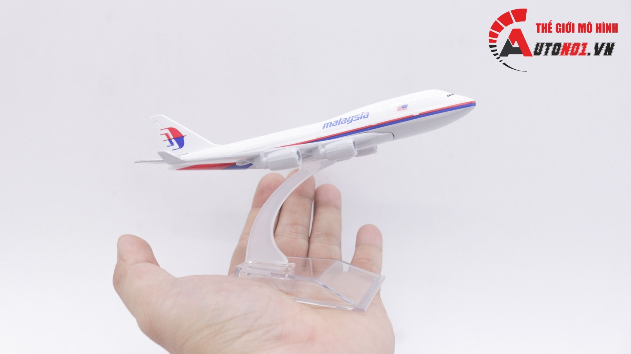 Mô hình máy bay Malaysia Airline Boeing B747 4H6 16cm MB16014